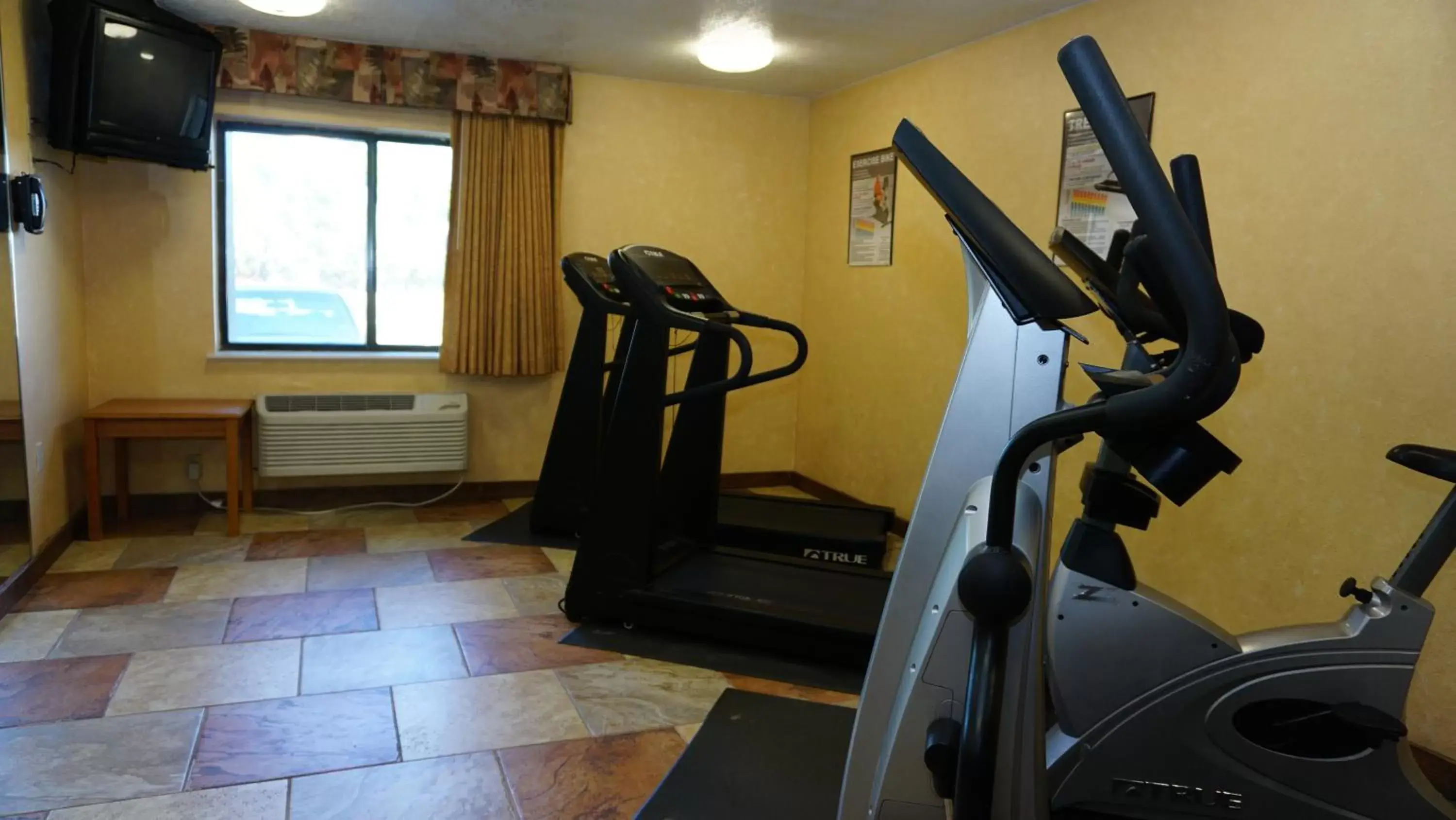 Fitness centre/facilities, Fitness Center/Facilities in Baymont by Wyndham Arlington At Six Flags Dr