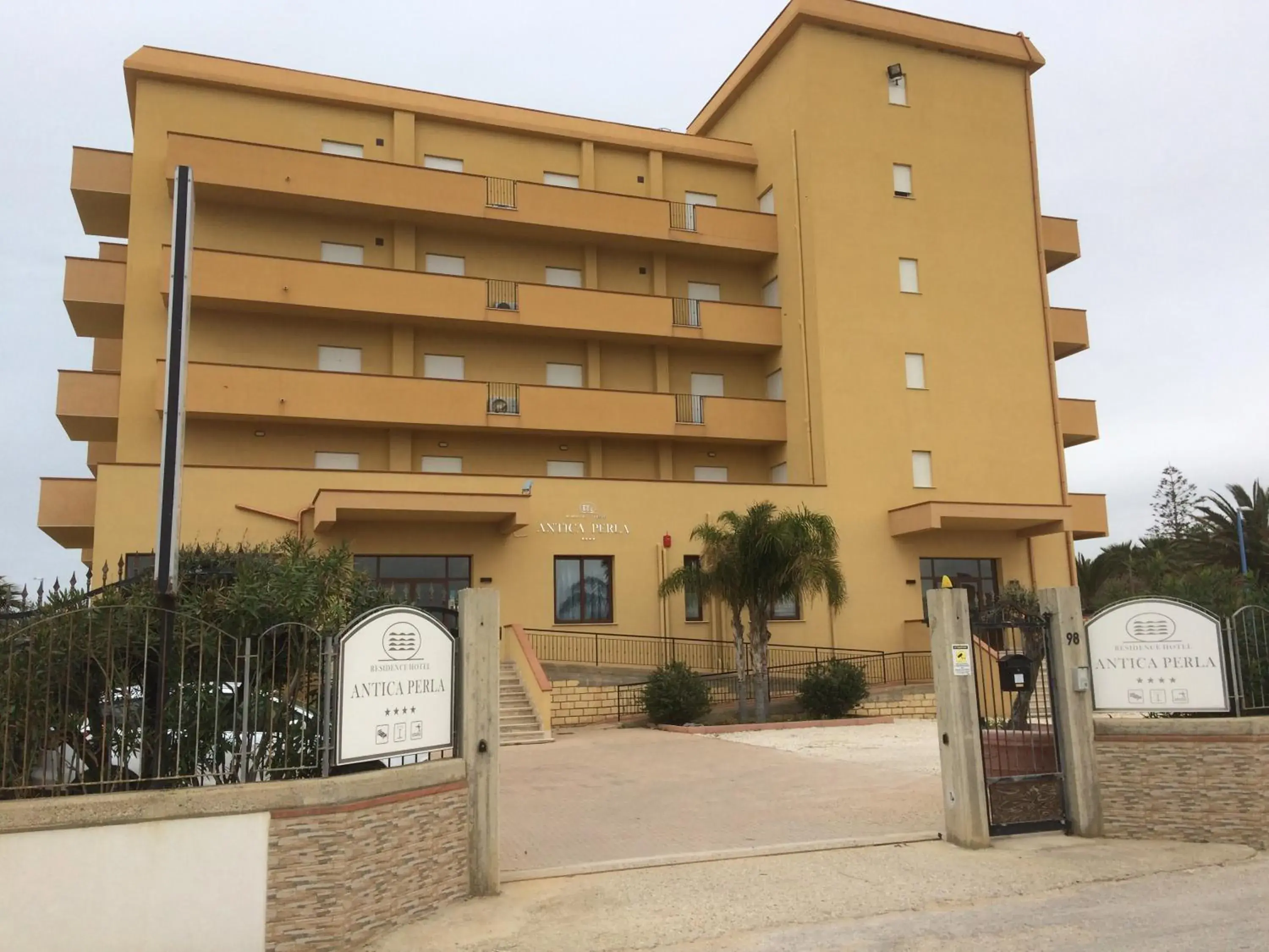 Facade/entrance, Property Building in Residence Hotel Antica Perla