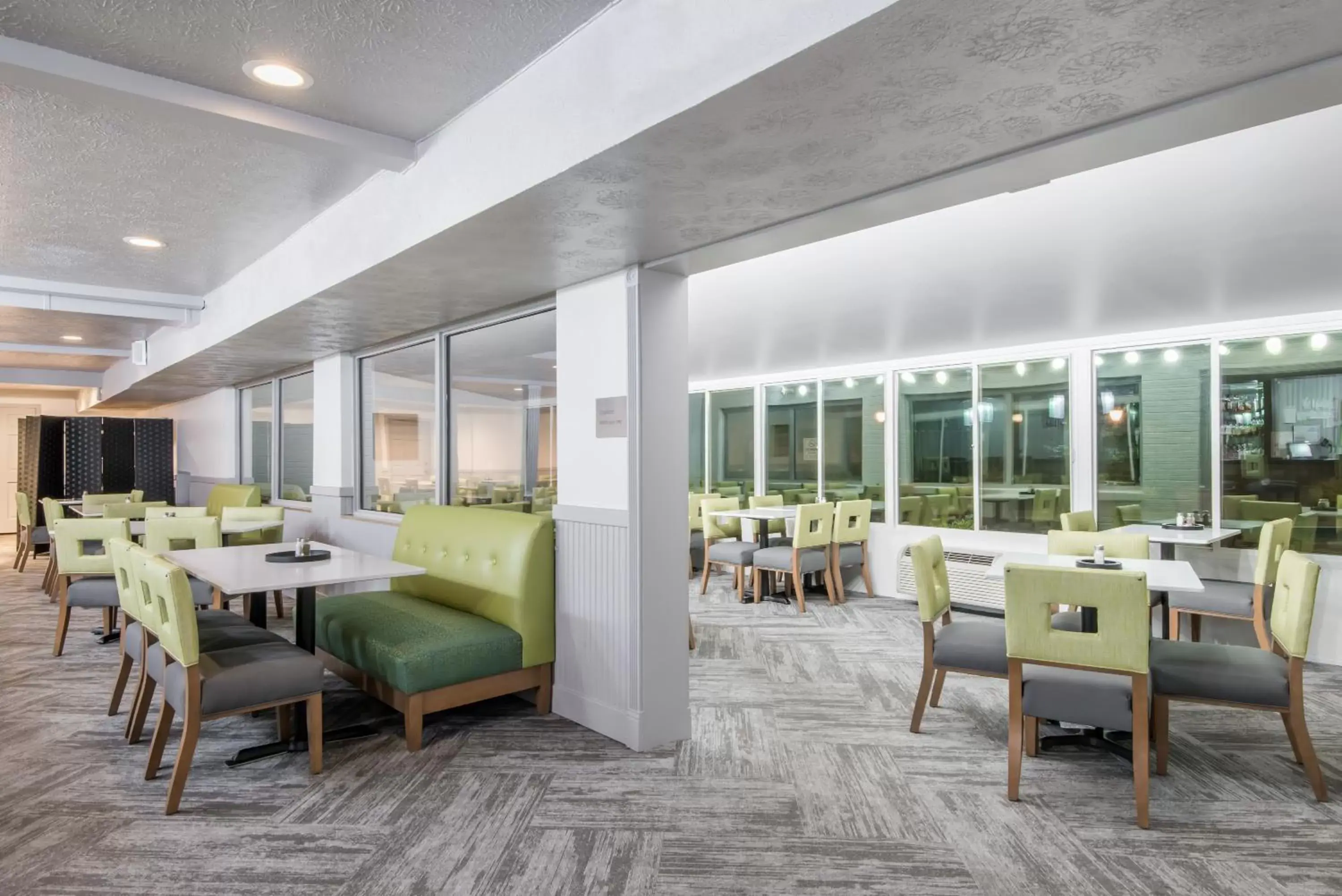 Dining area, Restaurant/Places to Eat in Wyndham Garden Hotel Cross Lanes Charleston