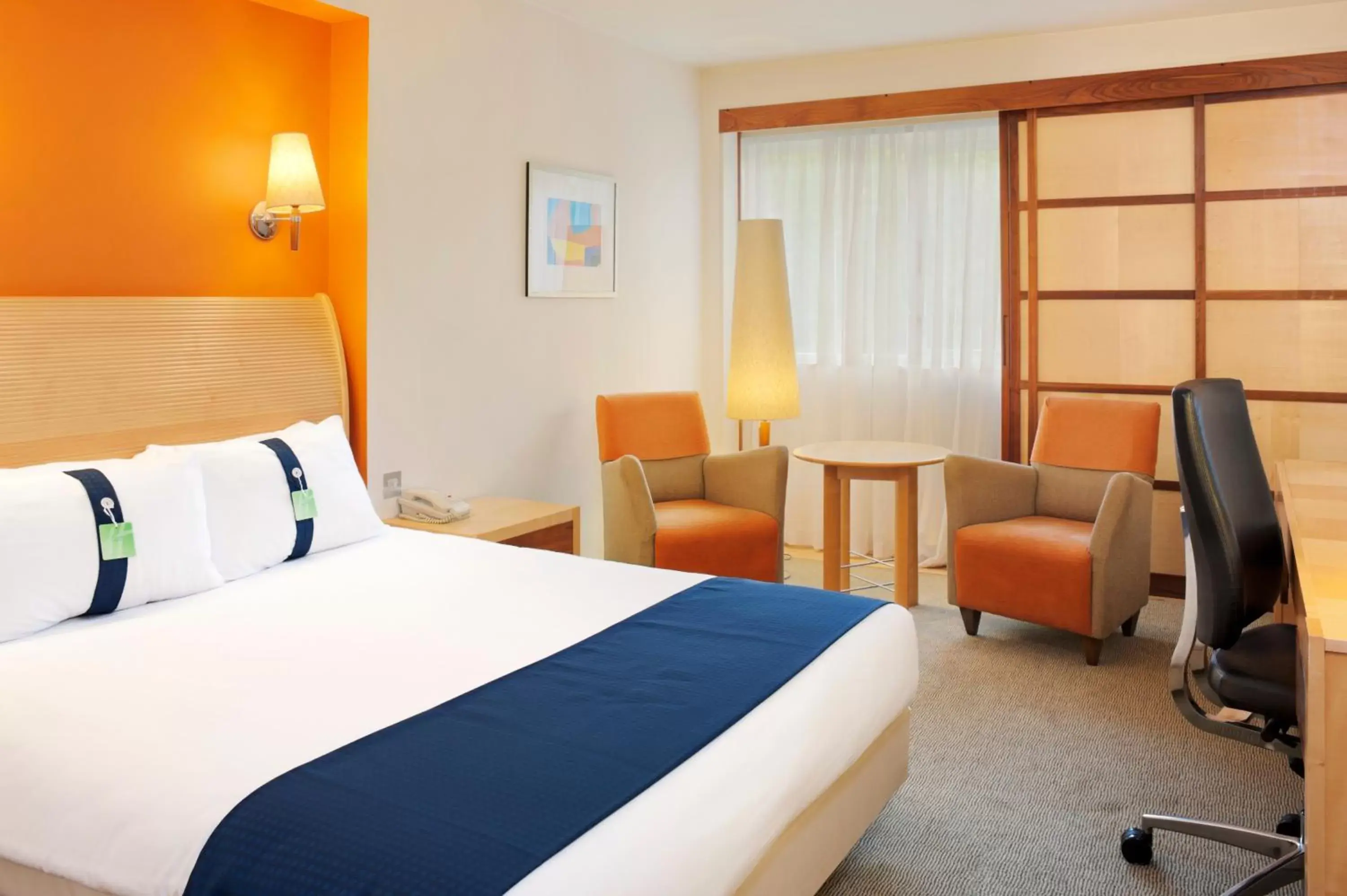 Bed in Holiday Inn Maidstone-Sevenoaks, an IHG Hotel