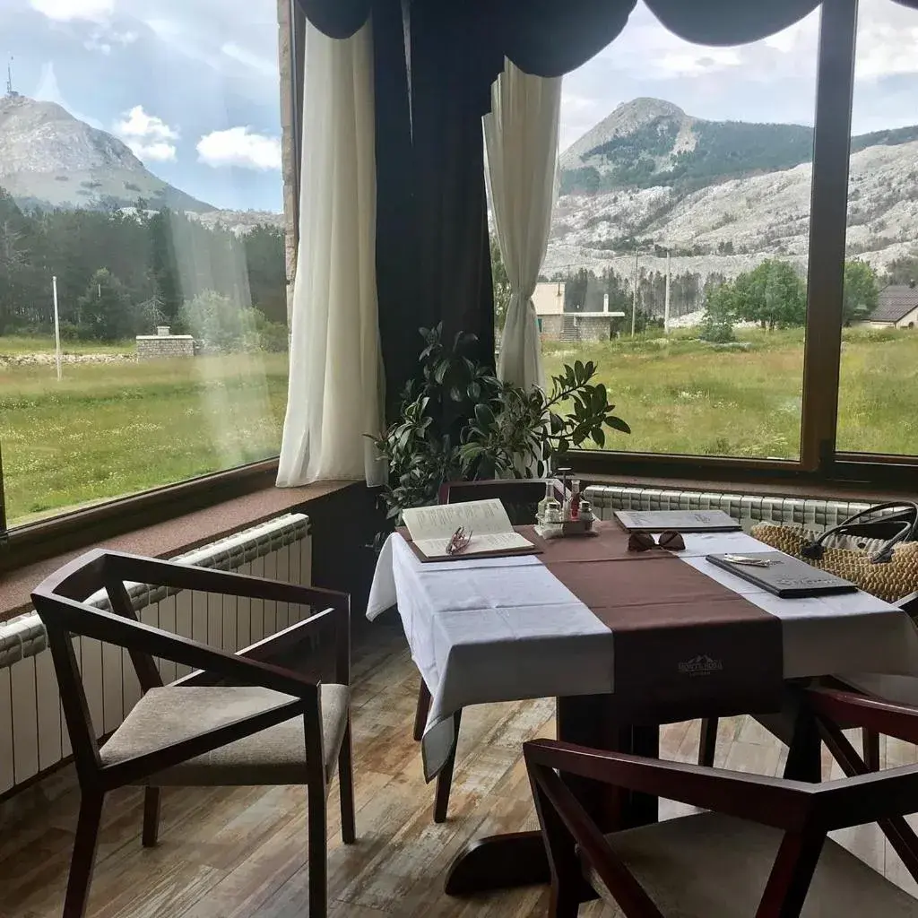 Restaurant/Places to Eat in Hotel Monte Rosa