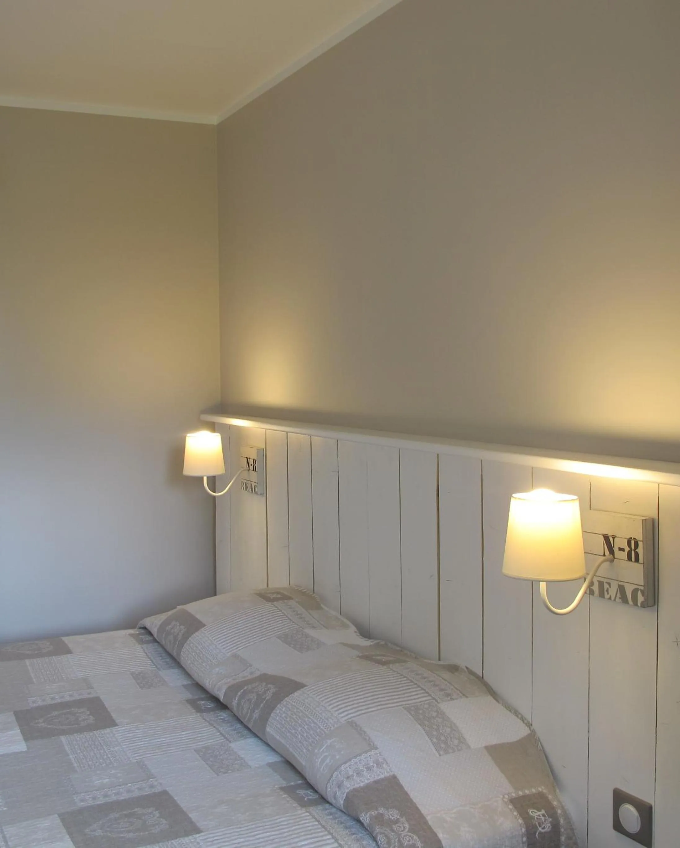 Bed in Hotel Nuit Et Jour - La Maison de Lucile