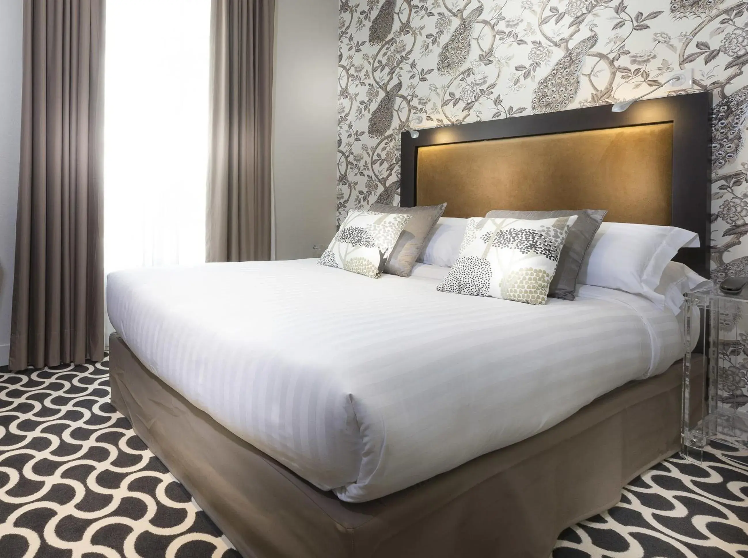 Bed in Hotel International Paris