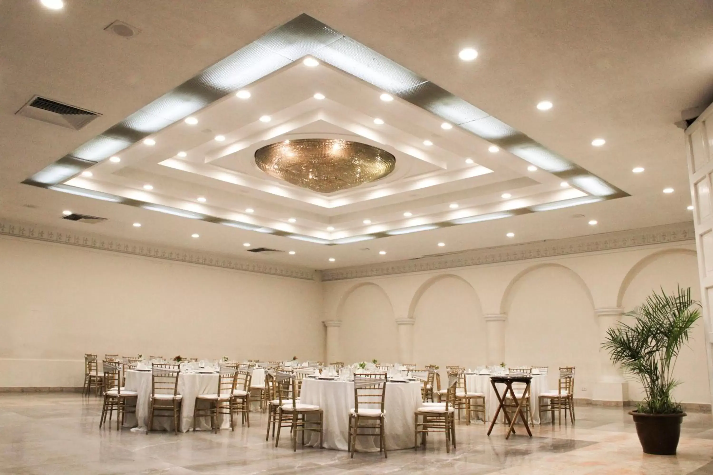 Banquet/Function facilities, Restaurant/Places to Eat in Radisson Hotel & Convention Center Toluca