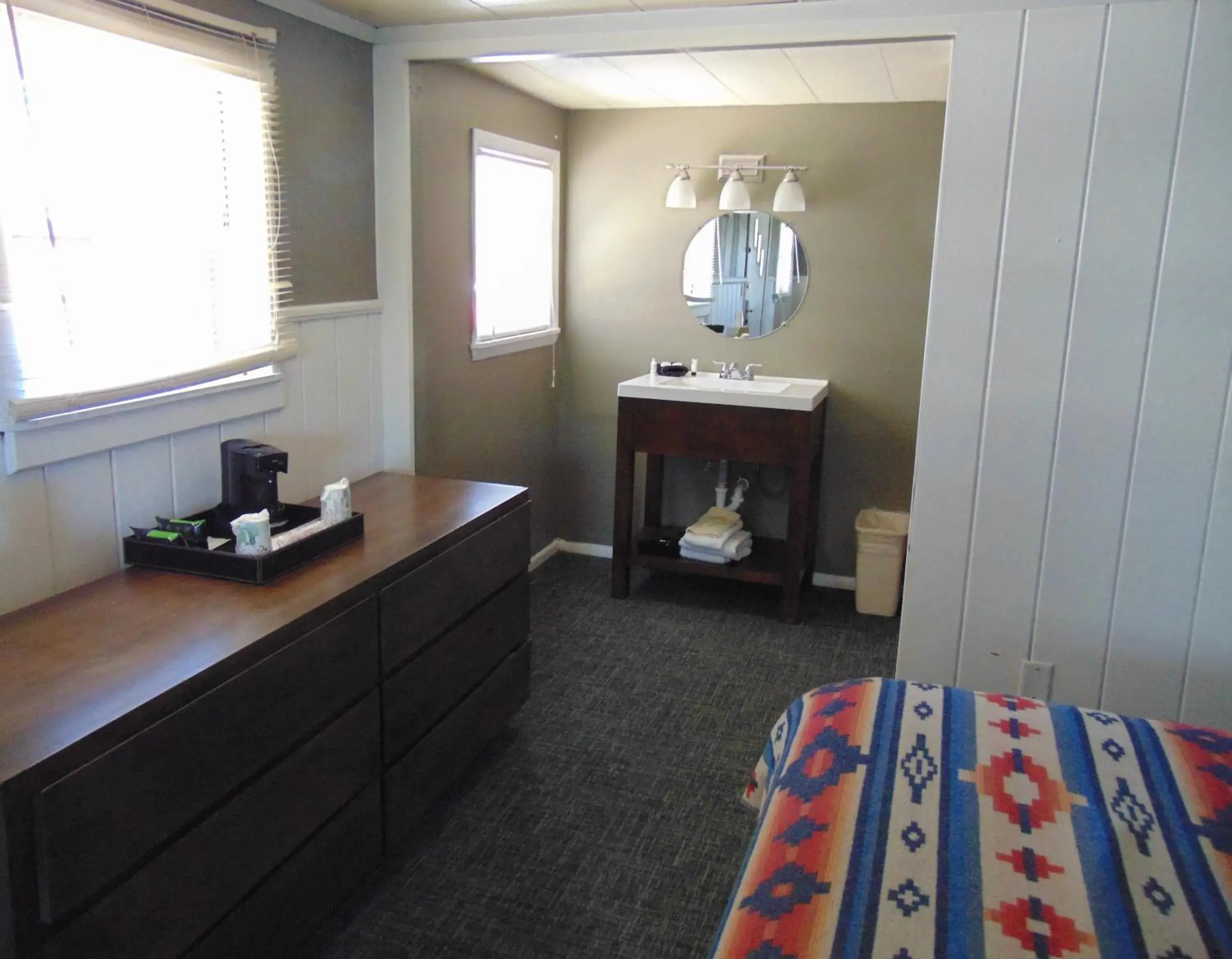 Bathroom, TV/Entertainment Center in Bryce Canyon Resort