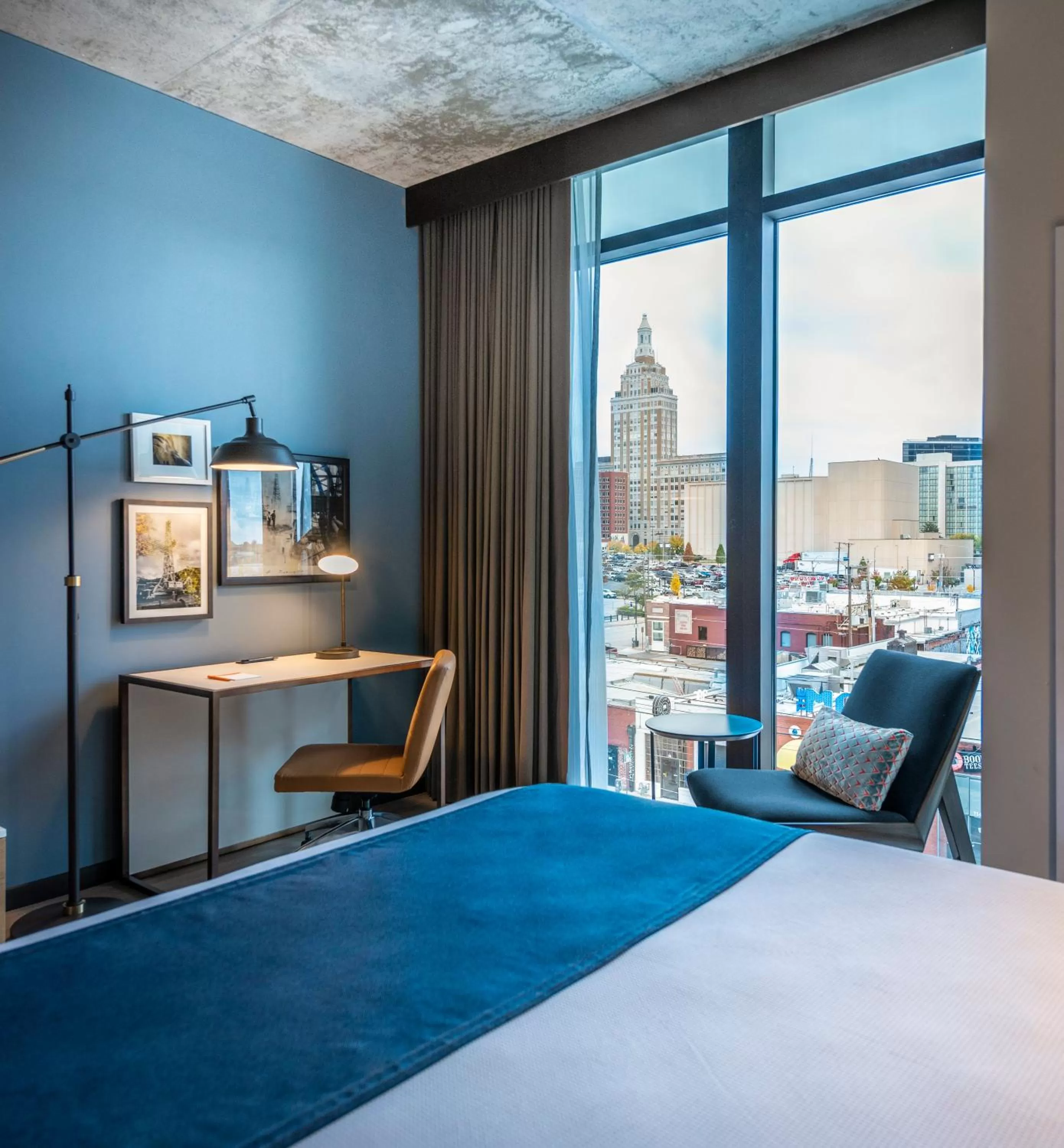 Photo of the whole room, Bed in Hotel Indigo Tulsa DWTN/Entertainment Area