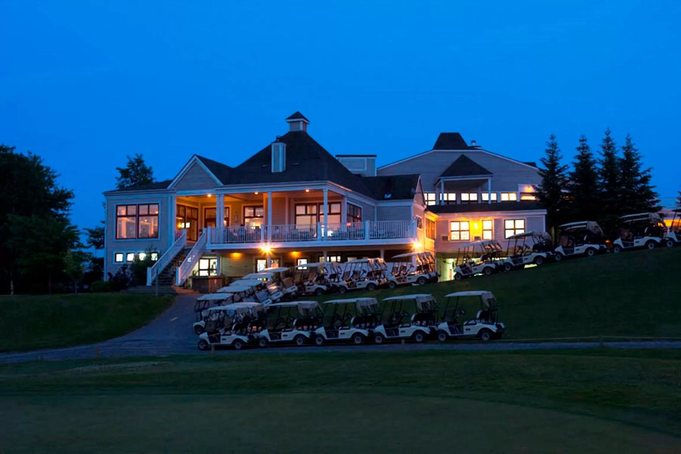 Facade/entrance in Manoir des Sables Hôtel & Golf
