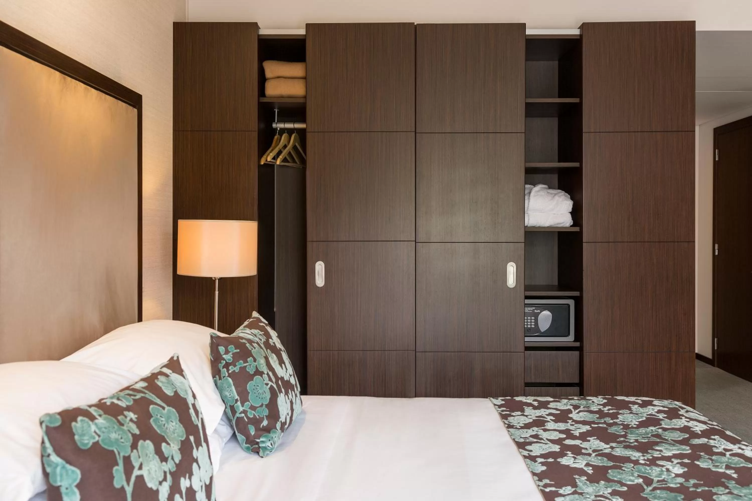 Design Twin Room in Hotel Dom Goncalo & Spa