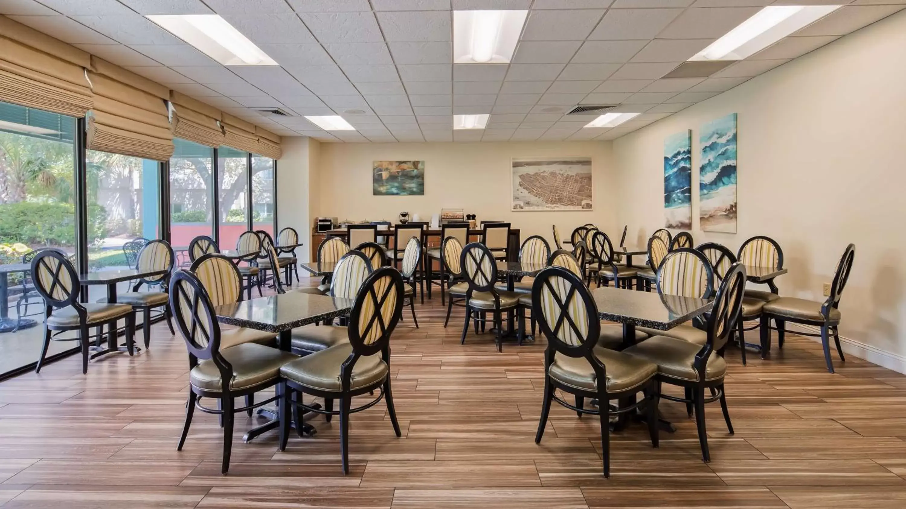 Restaurant/Places to Eat in Best Western Charleston Inn