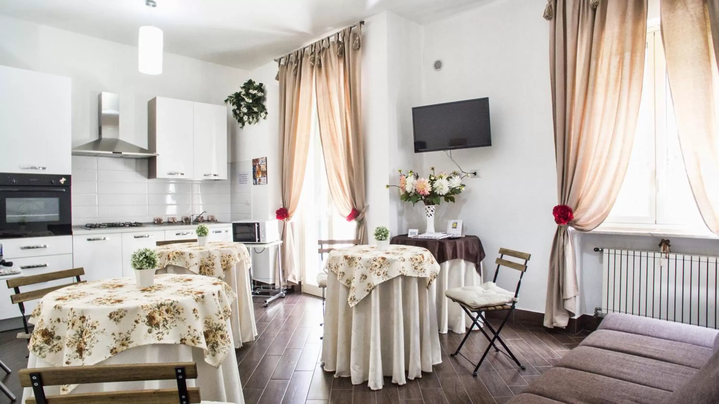 Property building, Dining Area in B&B Rosaly