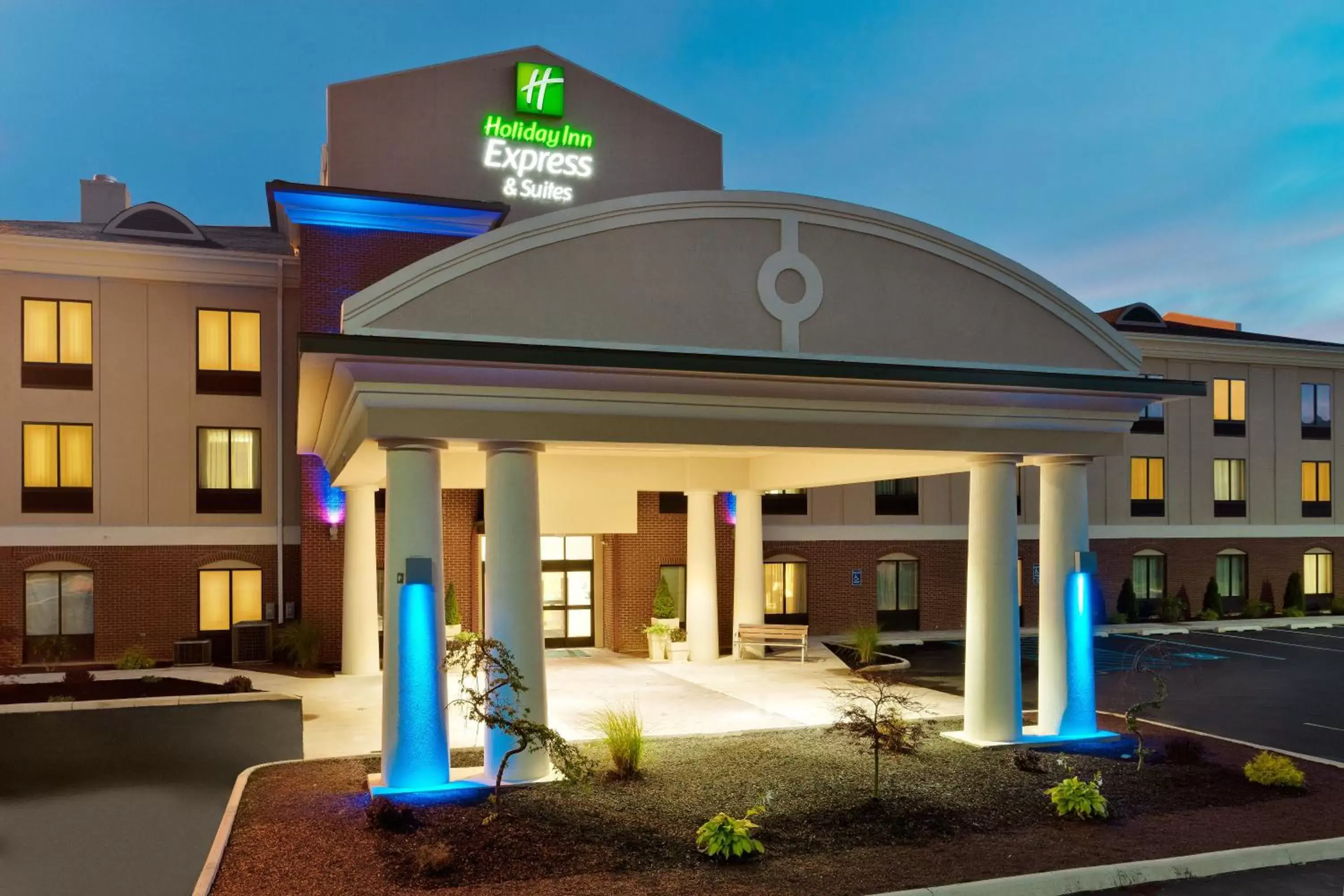 Property Building in Holiday Inn Express & Suites White Haven - Poconos, an IHG hotel