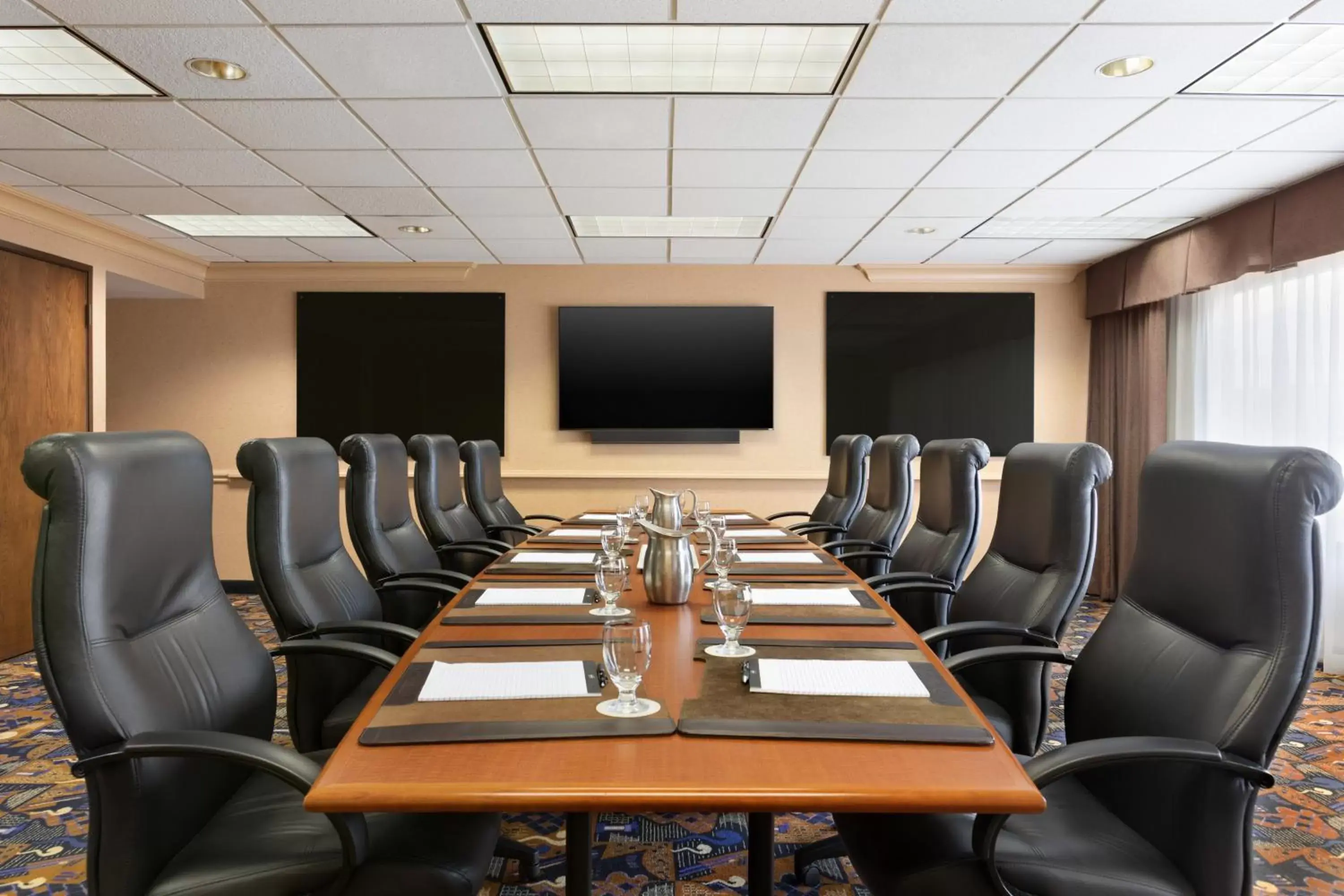 Meeting/conference room in Crowne Plaza Auburn Hills, an IHG Hotel