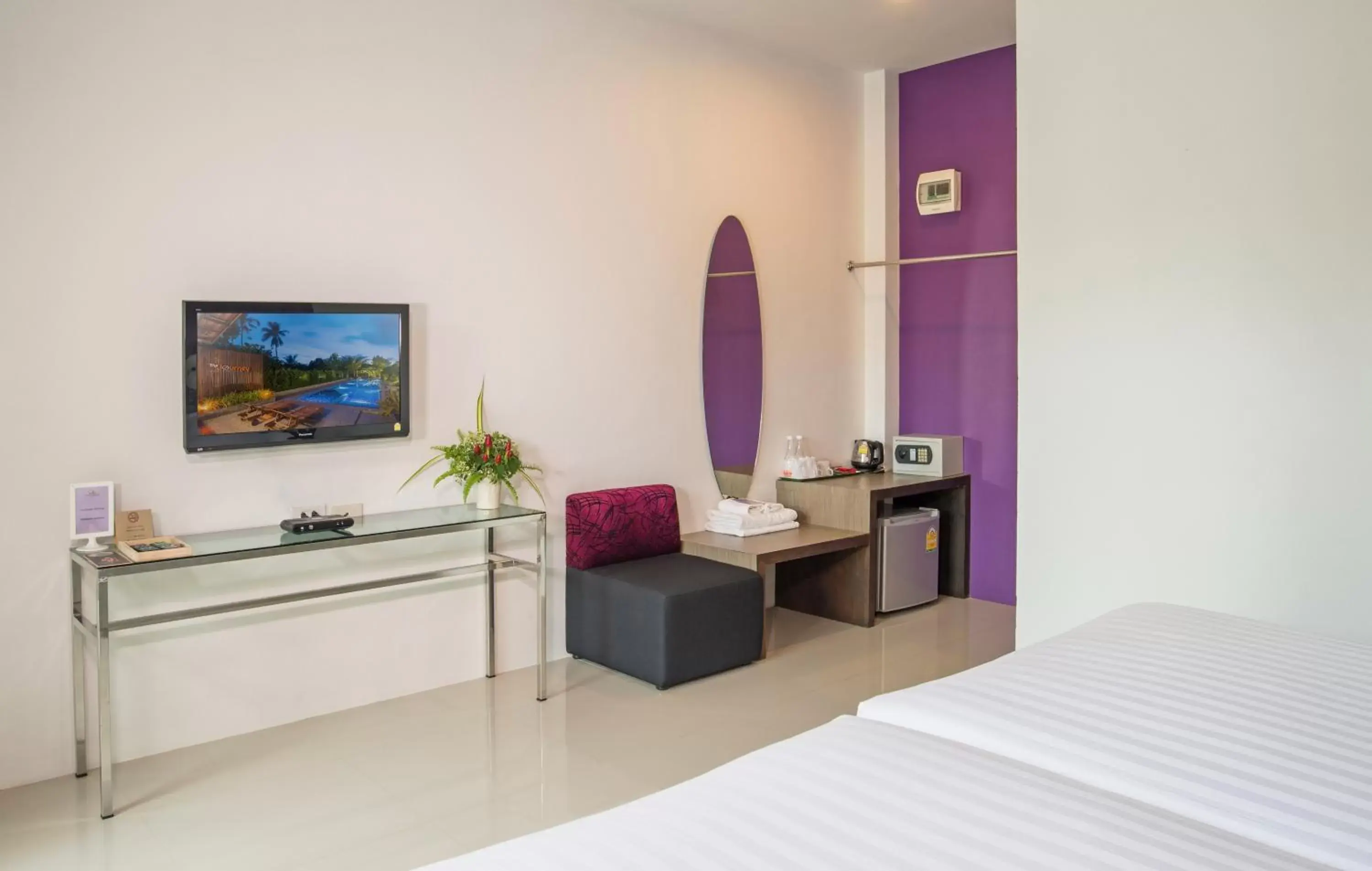 Bed, TV/Entertainment Center in The Fong Krabi resort