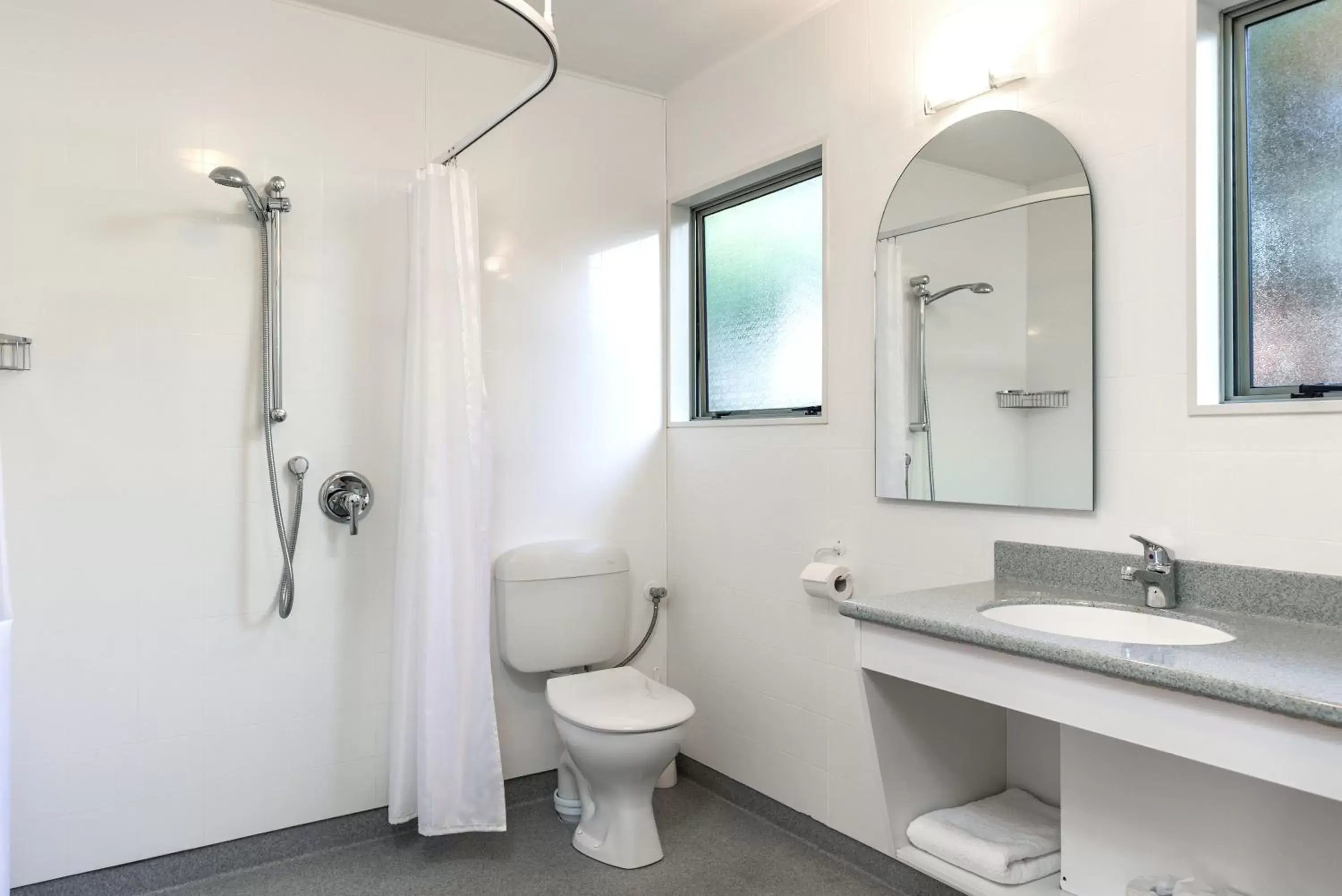 Bathroom in Jasmine Court Motel