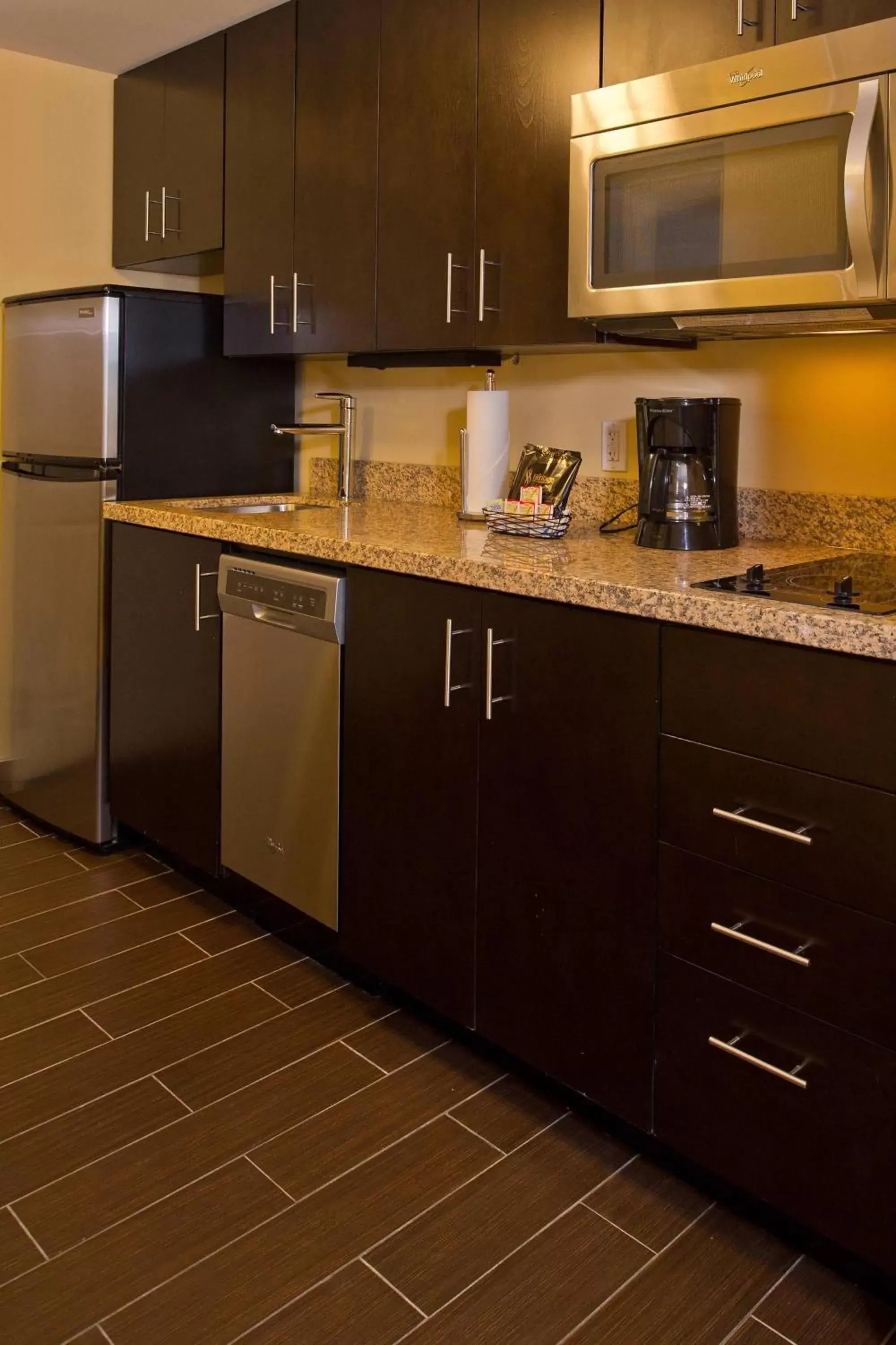 Kitchen or kitchenette, Kitchen/Kitchenette in TownePlace Suites by Marriott Thunder Bay