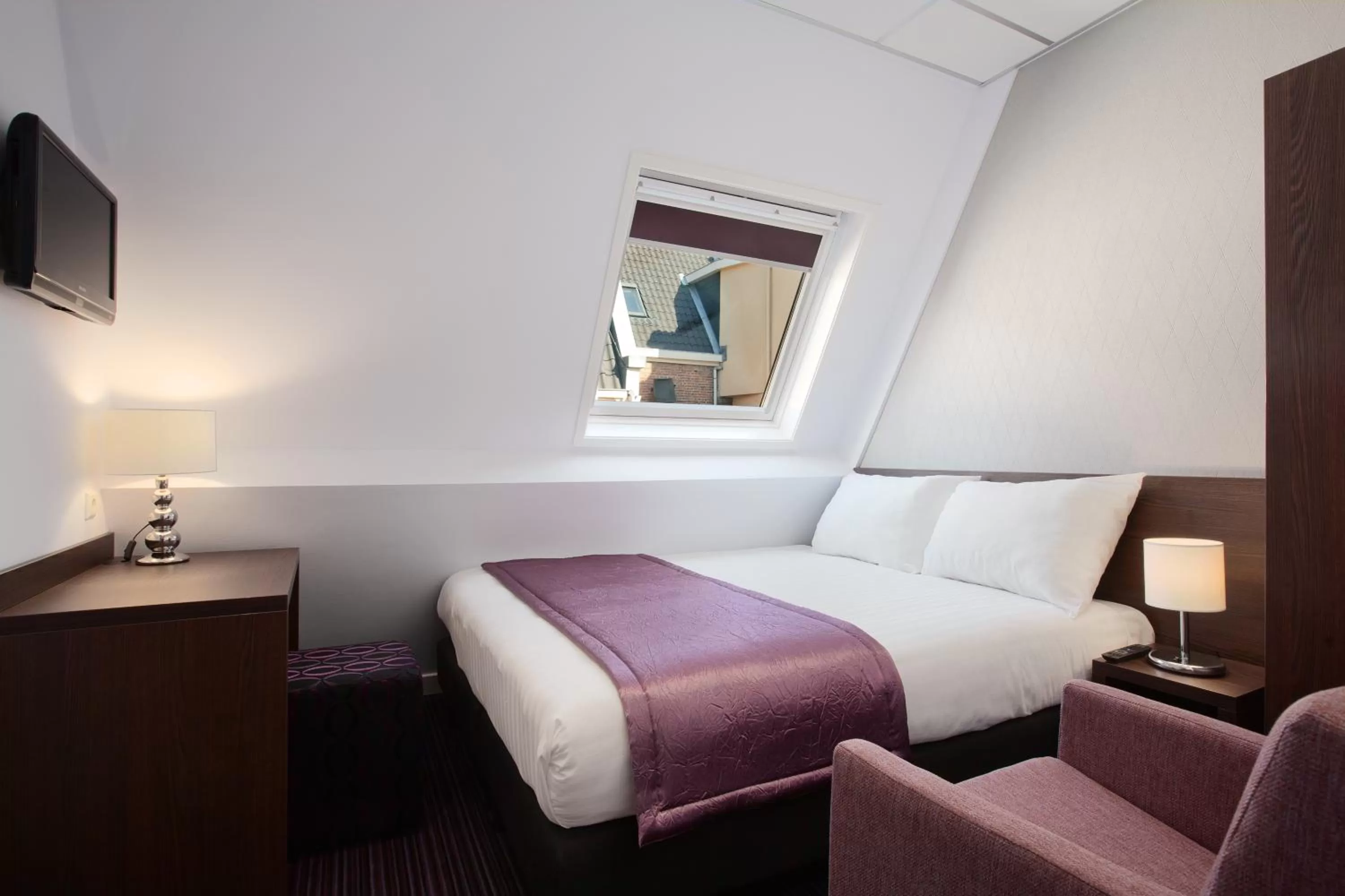 Photo of the whole room, Bed in Hotel Luxer