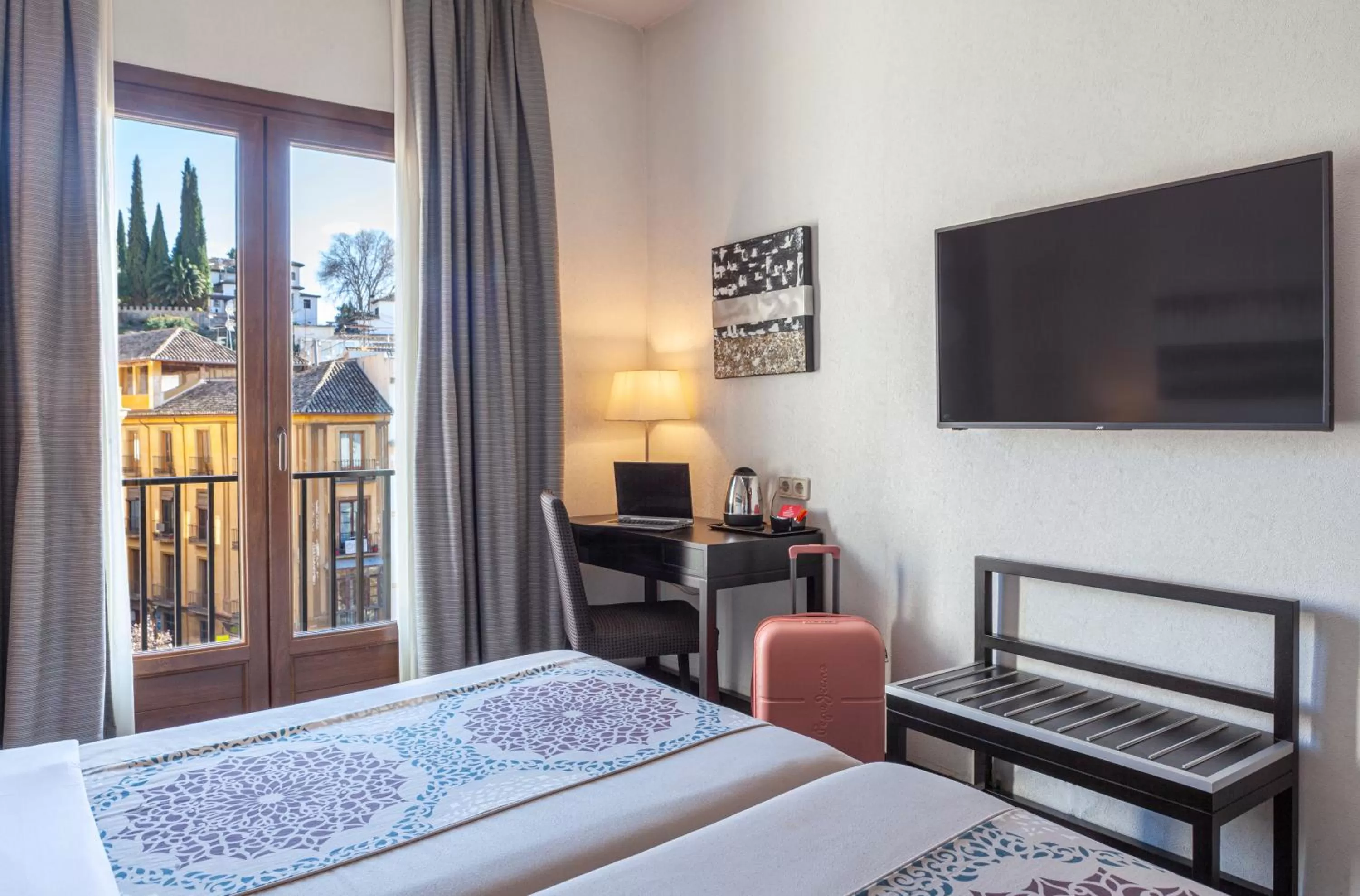 Coffee/tea facilities, Bed in Hotel Macià Plaza