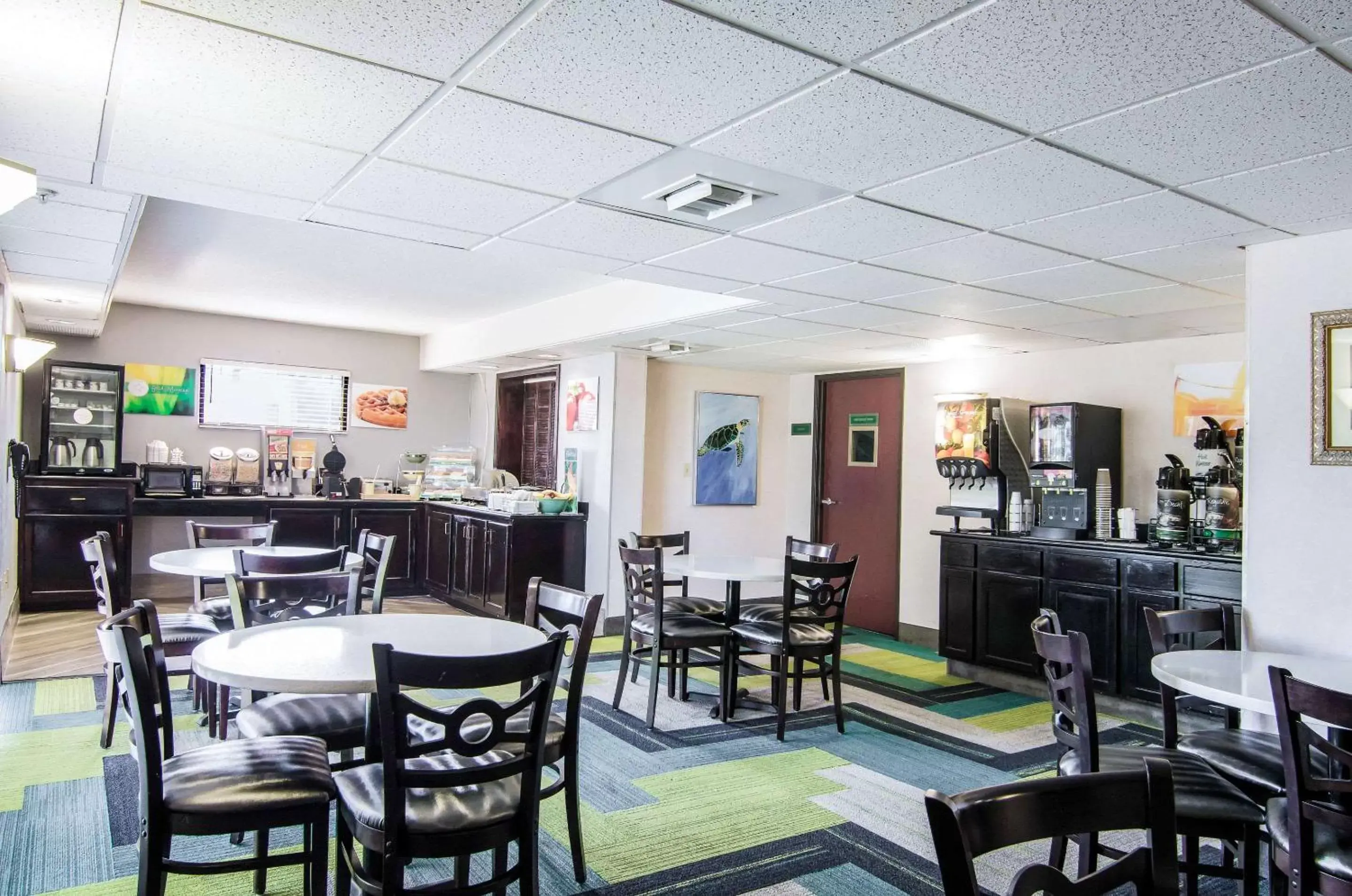 Breakfast in Quality Inn near University of Mobile Breakfast in Quality Inn near University of Mobile