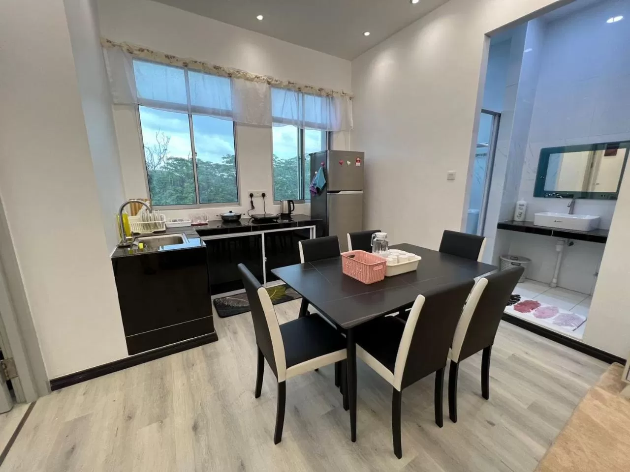 Kitchen or kitchenette in One Point Inn King Centre