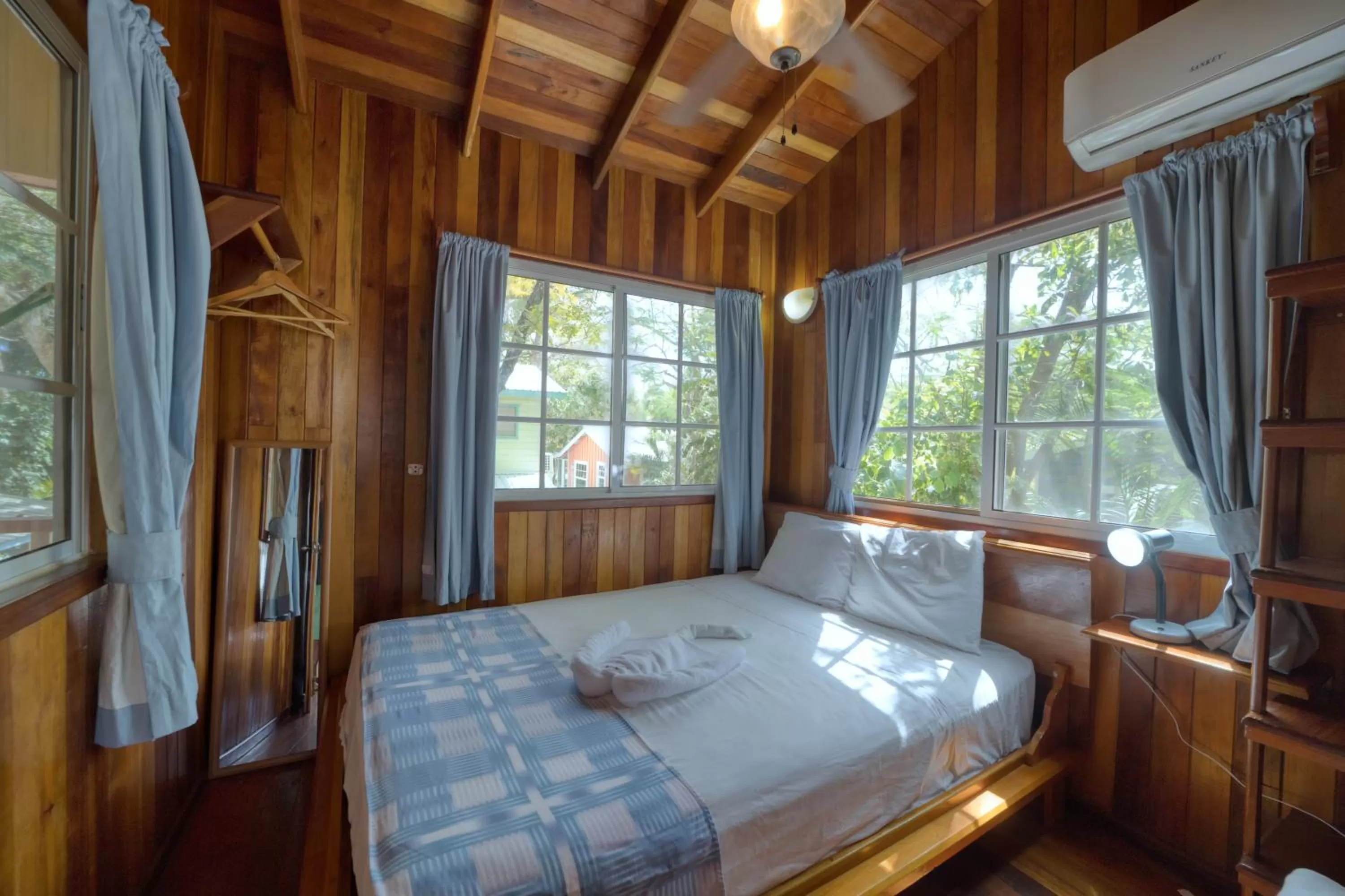 Bed in Placencia Villas