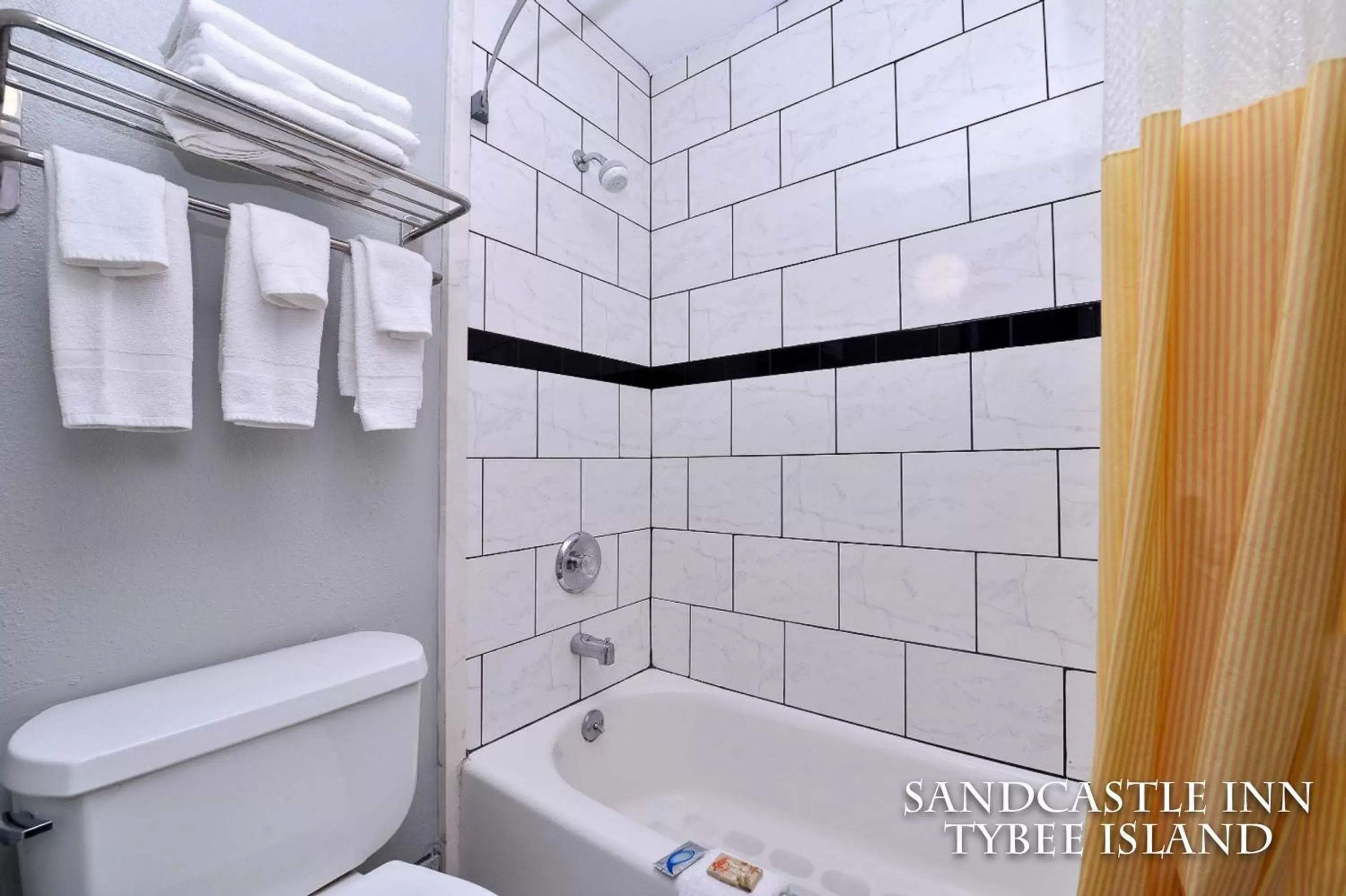 Toilet, Bathroom in Sandcastle Inn