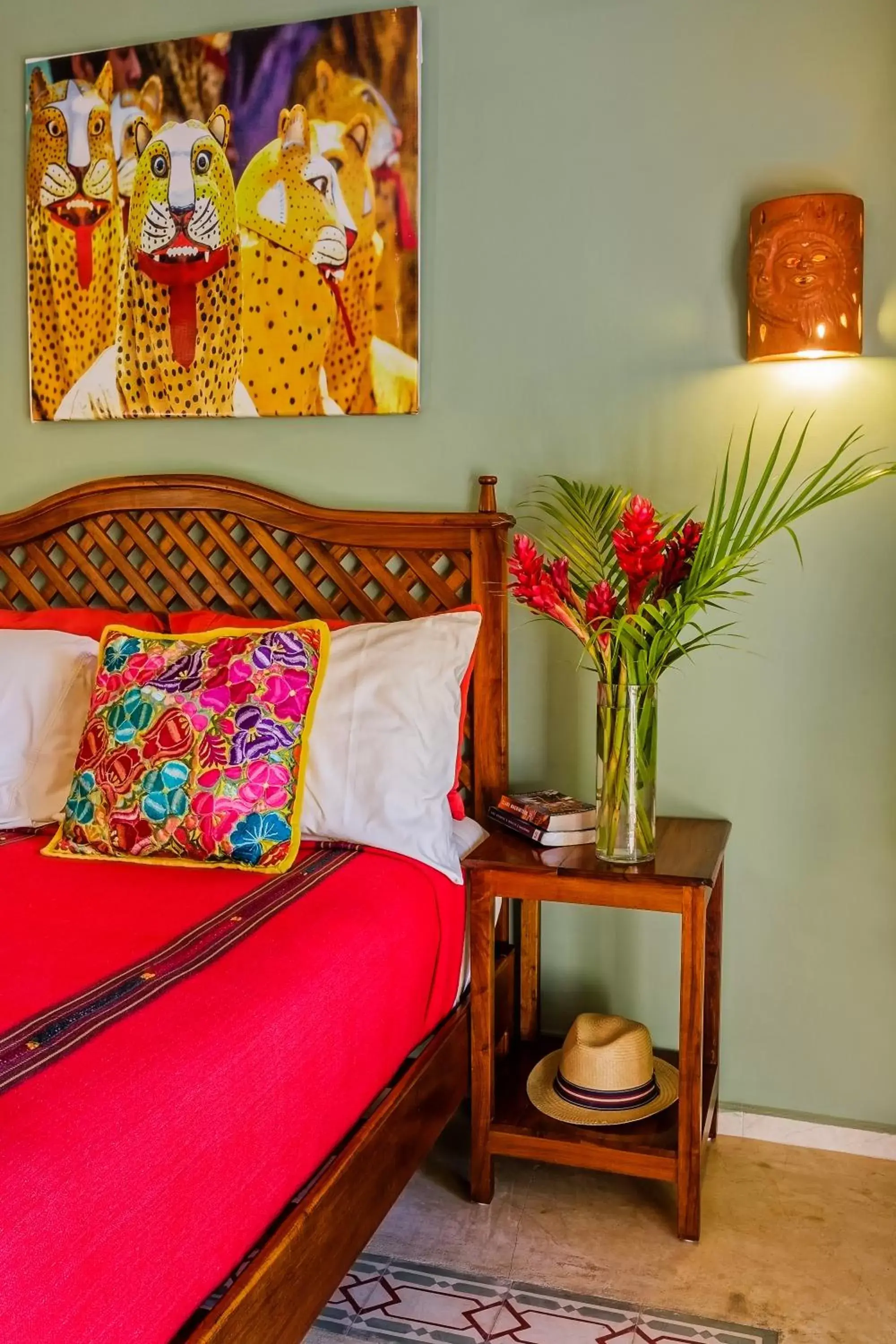 Bathroom, Bed in Casa Del Maya Bed & Breakfast