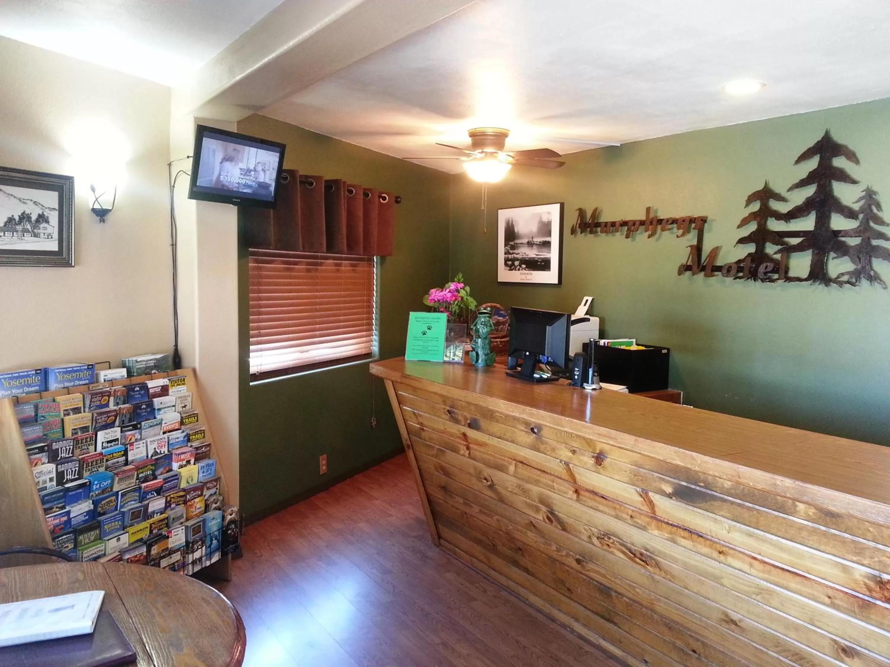 Lobby/Reception in Murphey's Motel LLC