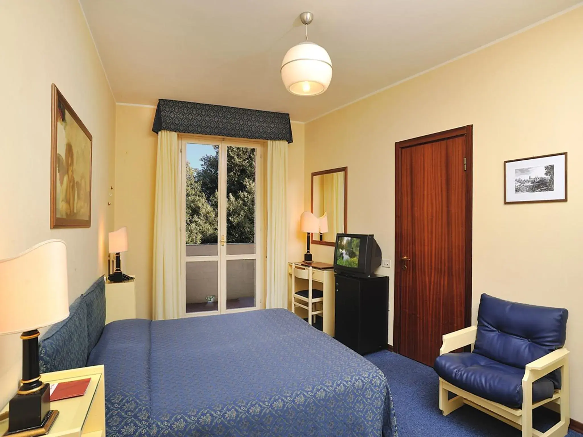 Photo of the whole room, Bed in Hotel & Residence Dei Duchi