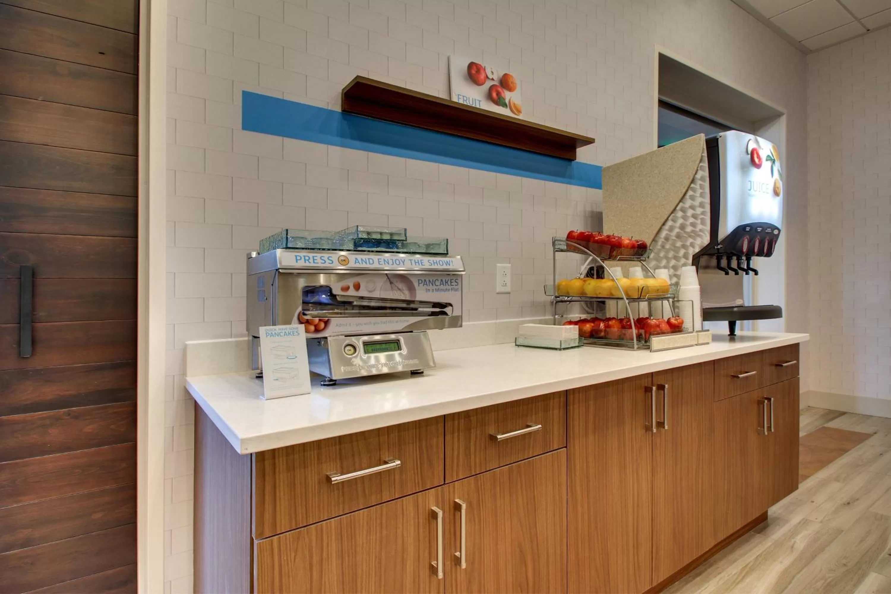 Breakfast in Holiday Inn Express & Suites Charleston NE Mt Pleasant US17 by IHG