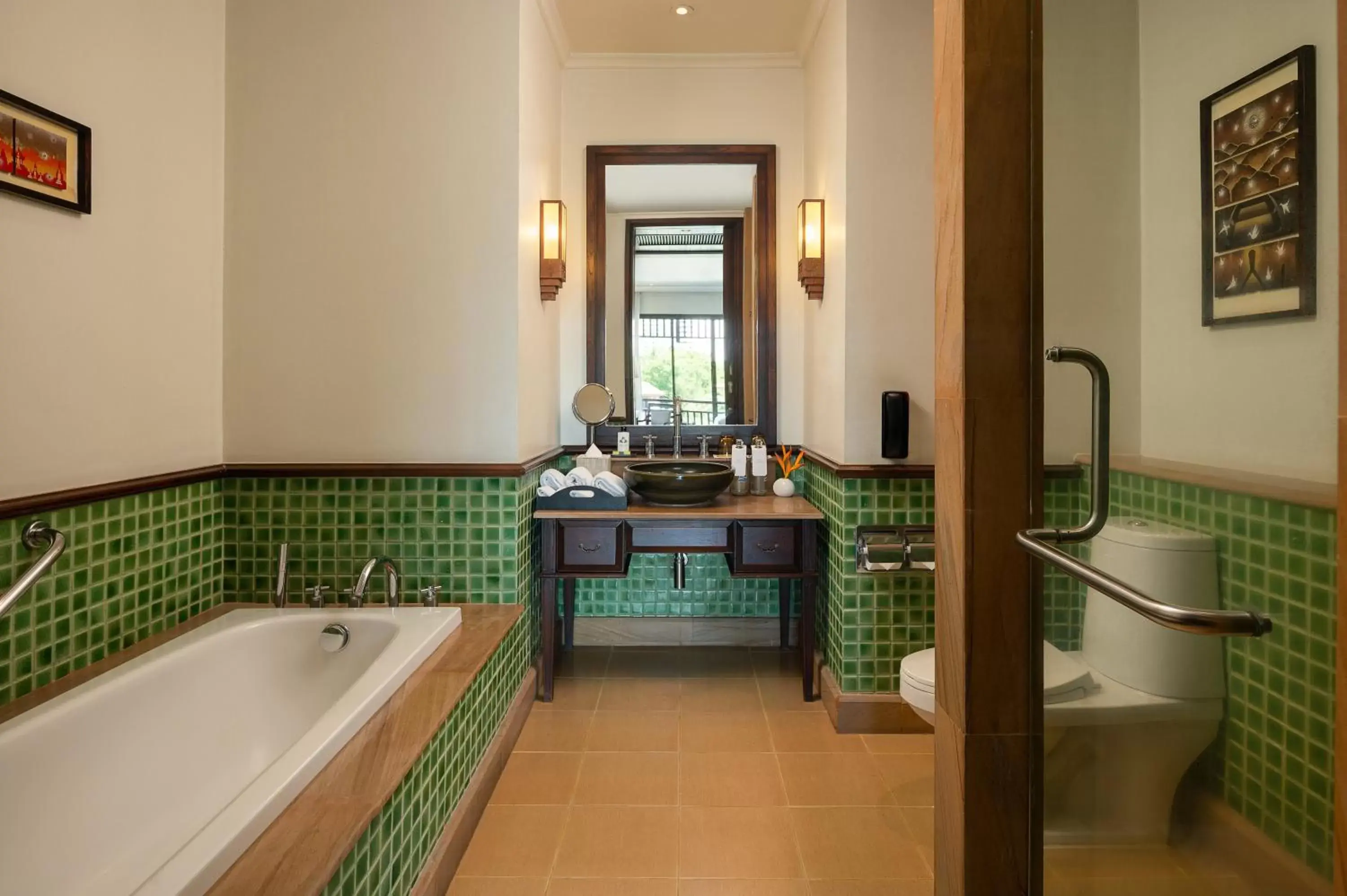 Photo of the whole room, Bathroom in InterContinental Pattaya Resort, an IHG Hotel