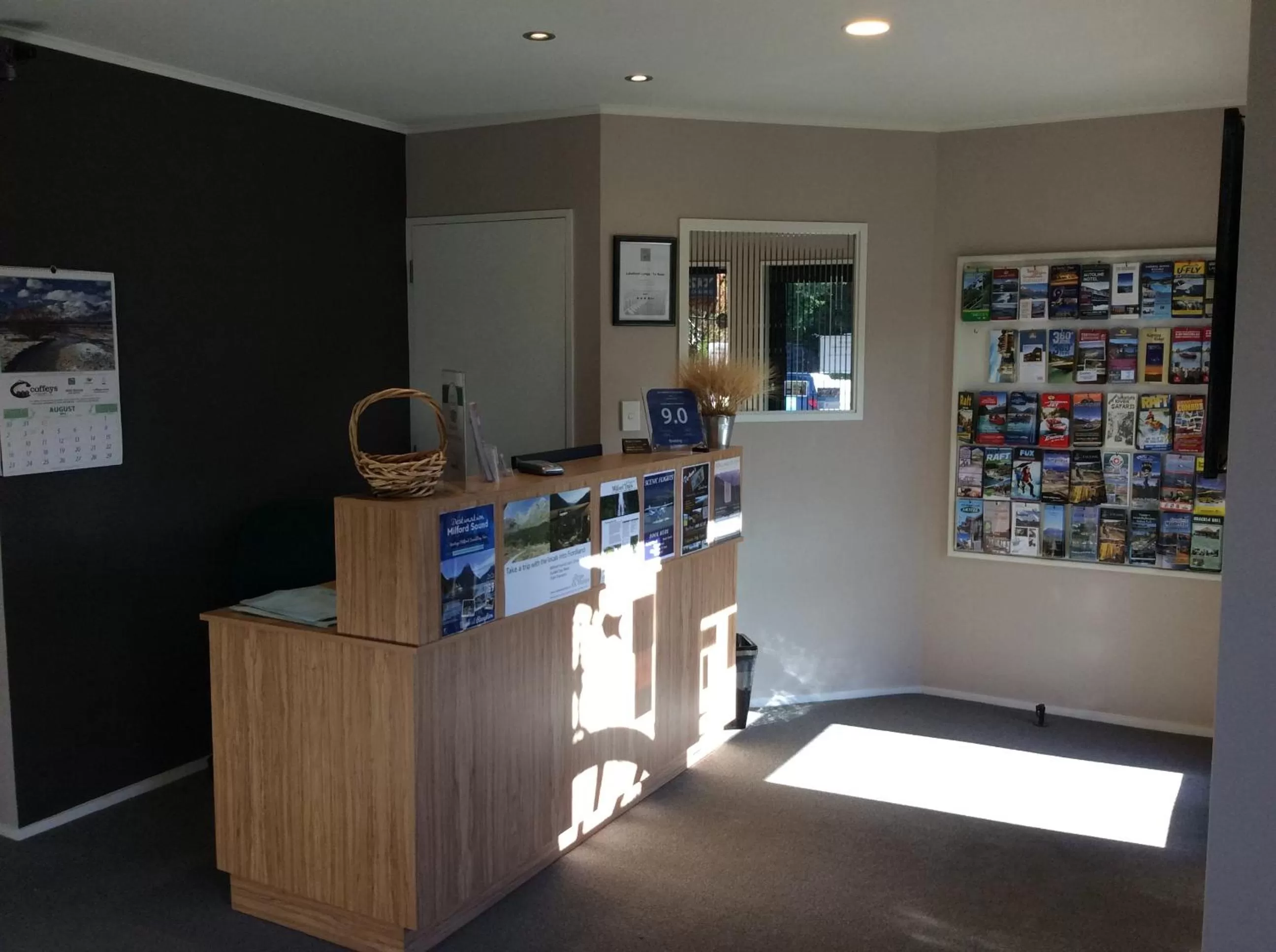 Lobby or reception, Bed in Lakefront Lodge