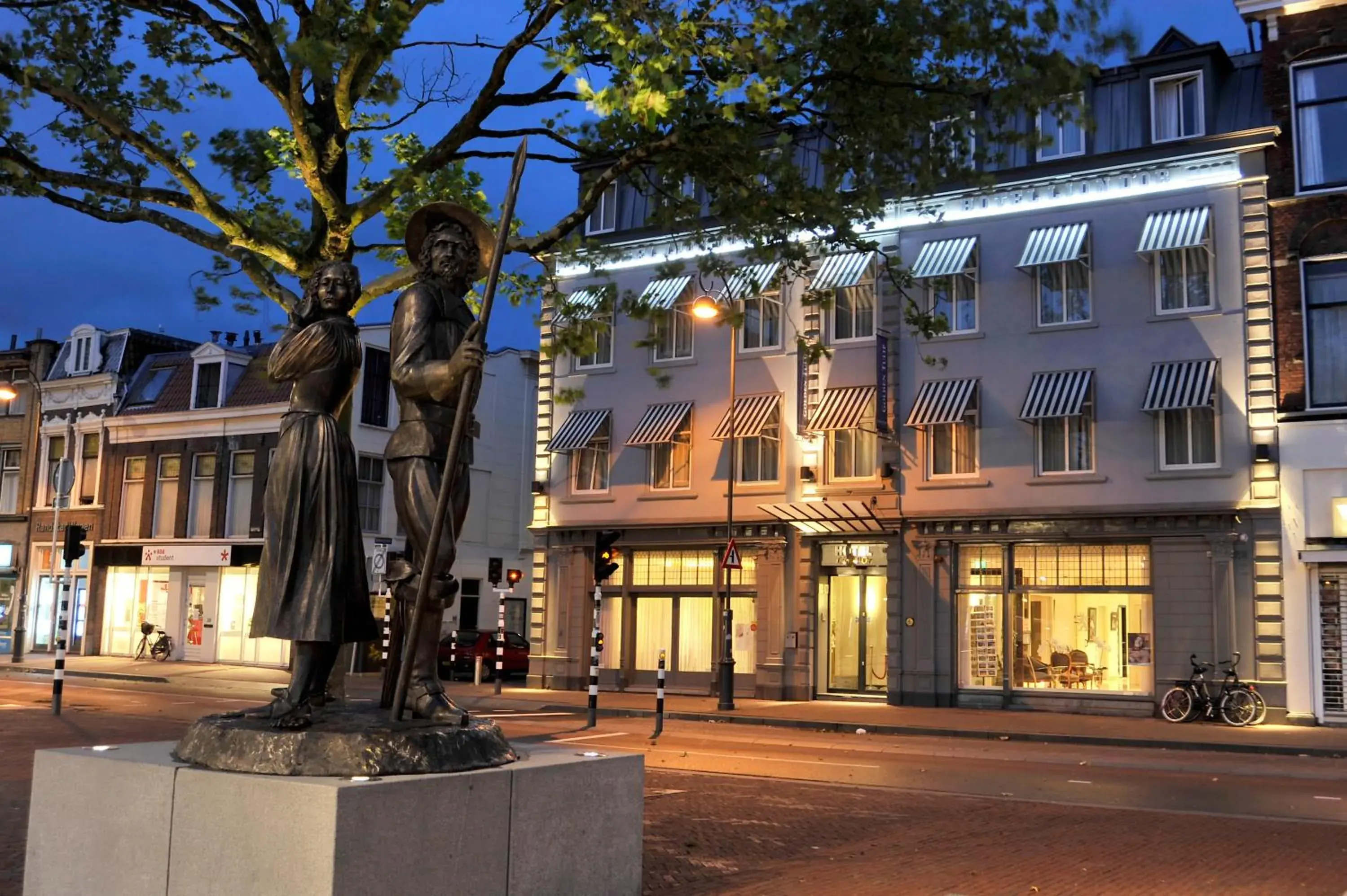 Facade/entrance, Property Building in Hotel Lion D'Or