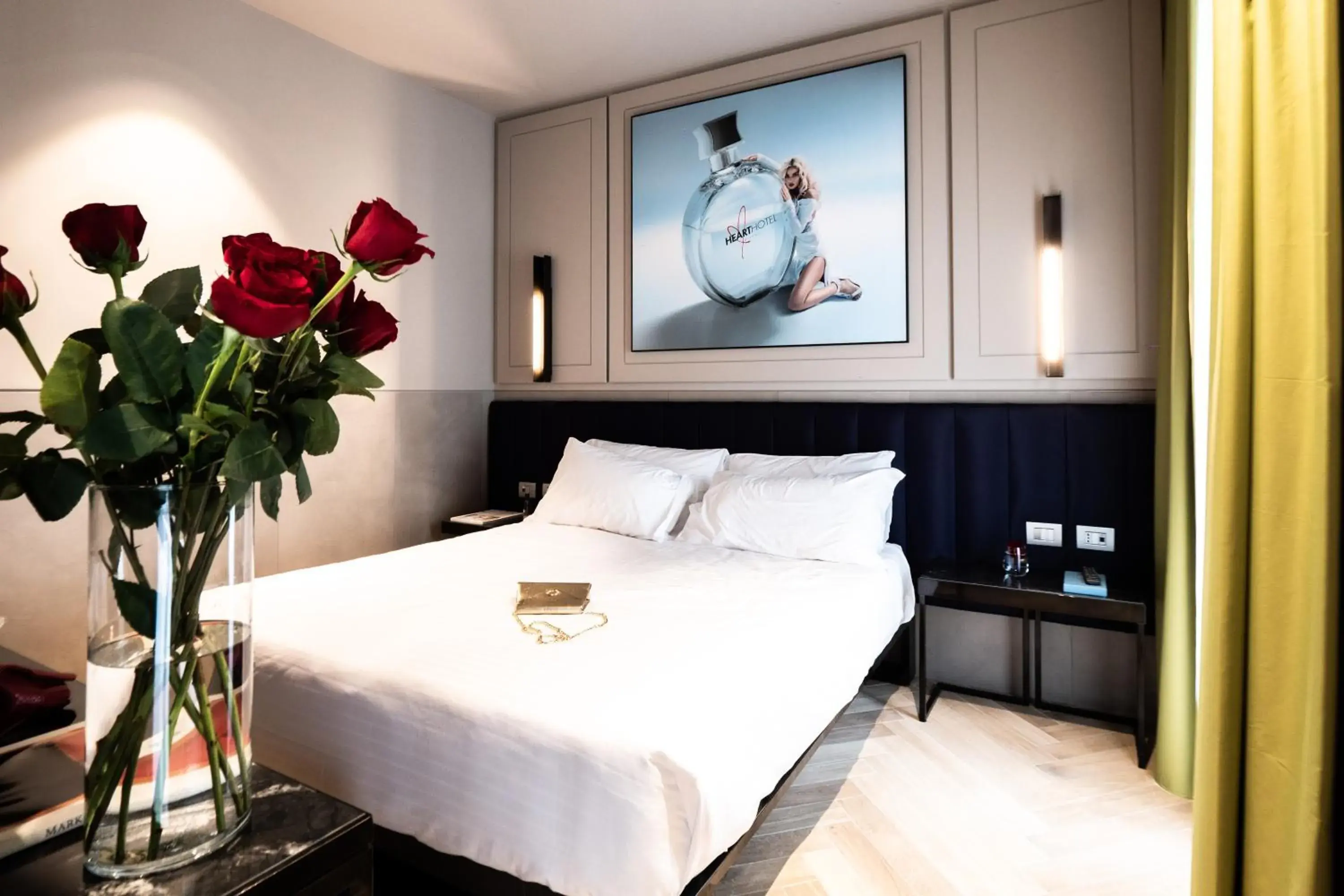 Bedroom, Bed in Heart Hotel Milano