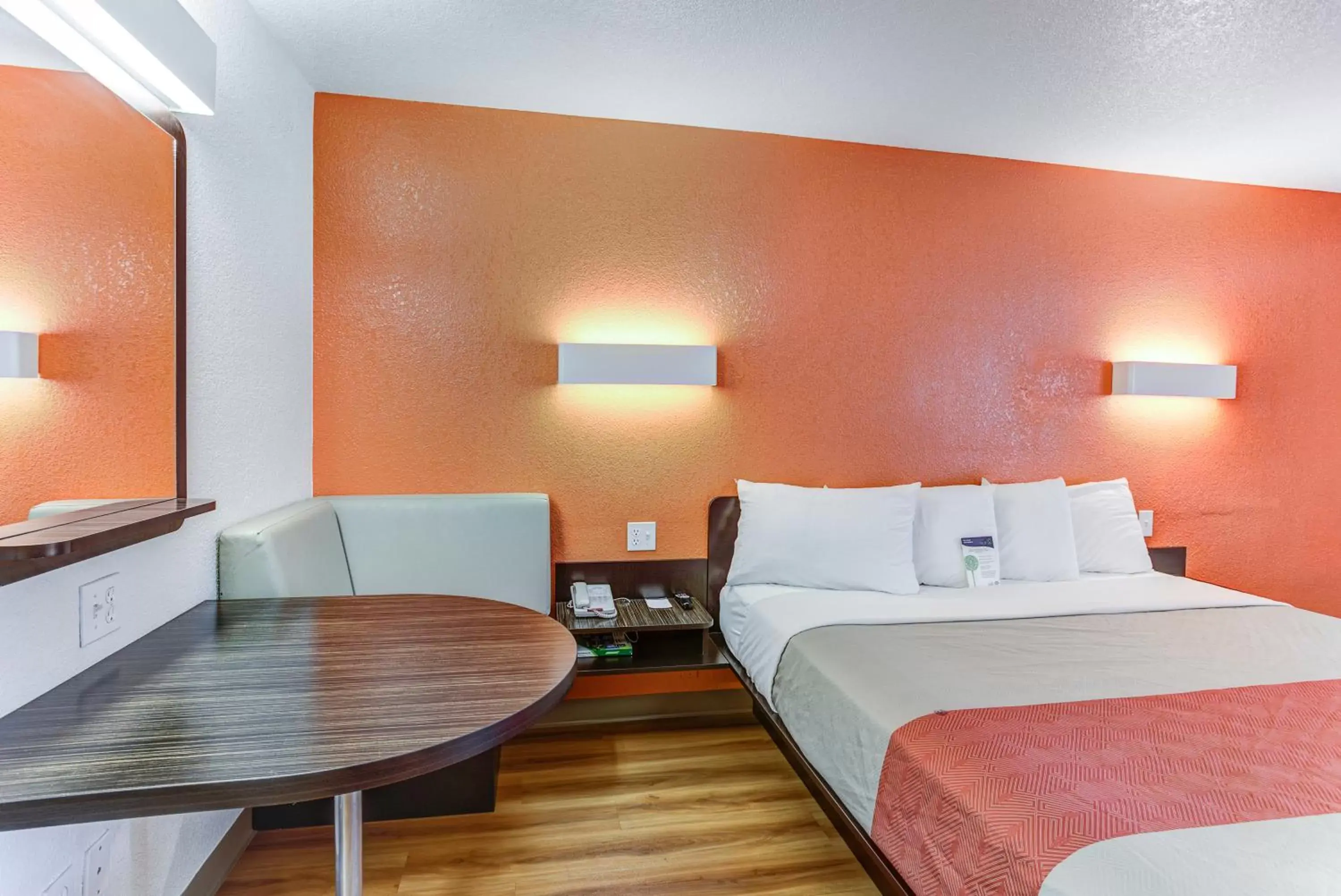 Bedroom, Bed in Motel 6-Portland, OR - Tigard West Bedroom, Bed in Motel 6-Portland, OR - Tigard West