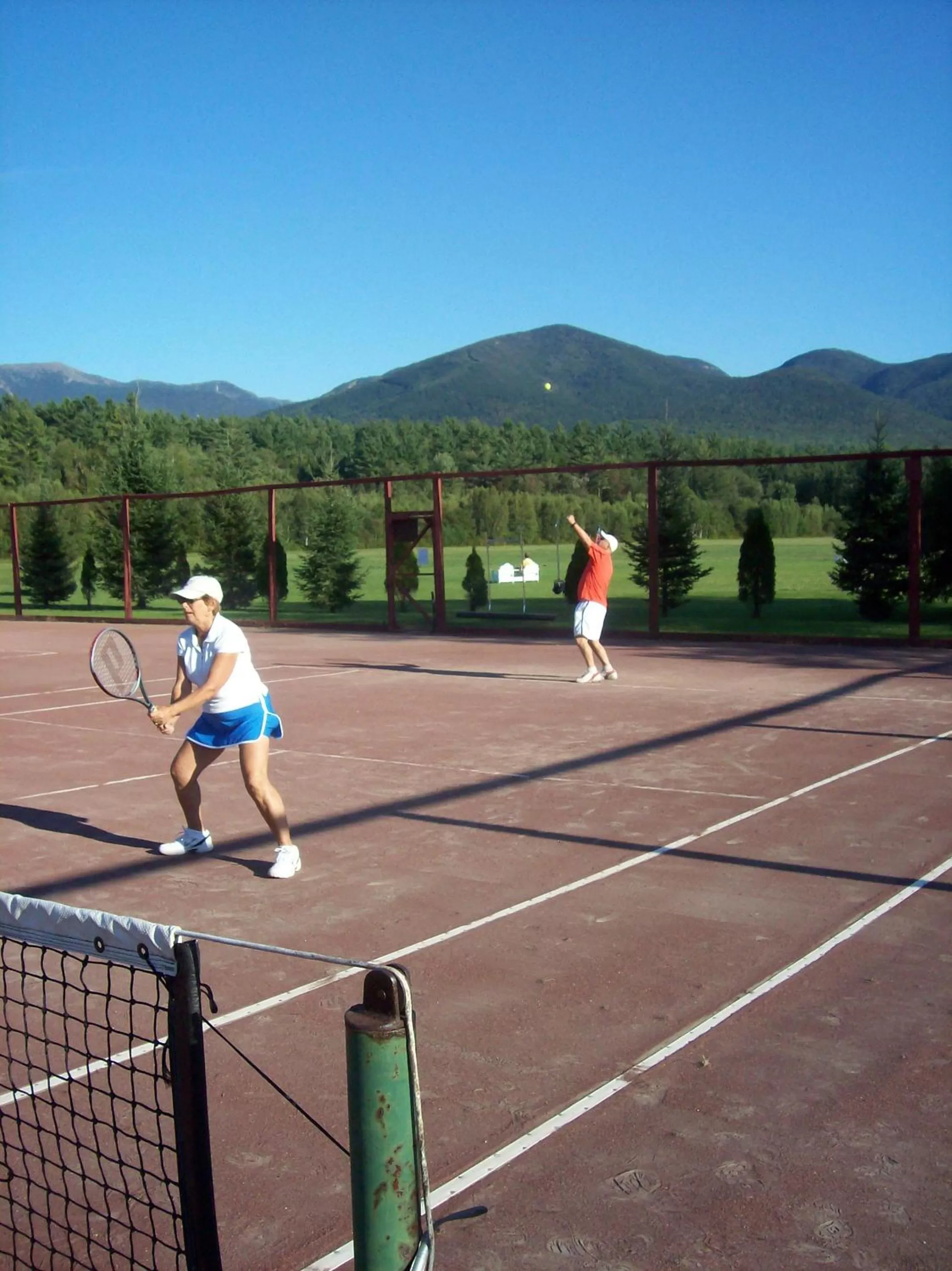 Tennis court in Franconia Inn