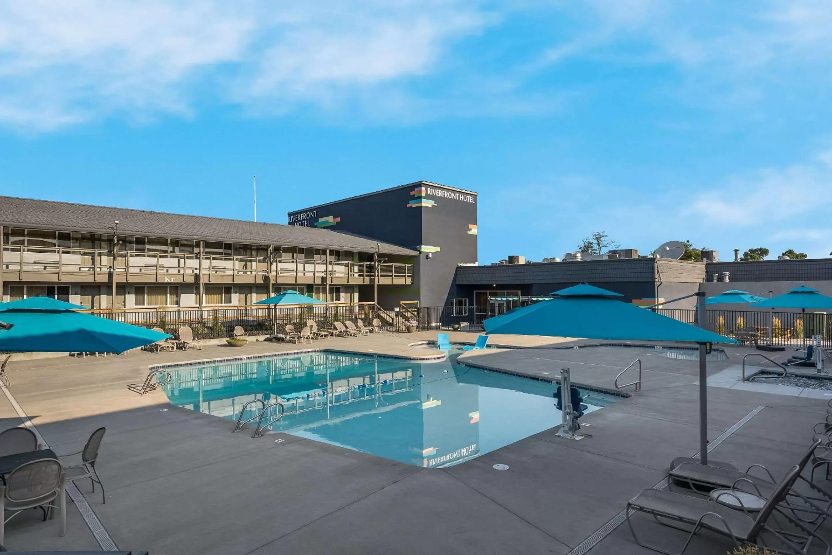 Swimming pool, Property Building in Richland Riverfront Hotel, Ascend Hotel Collection