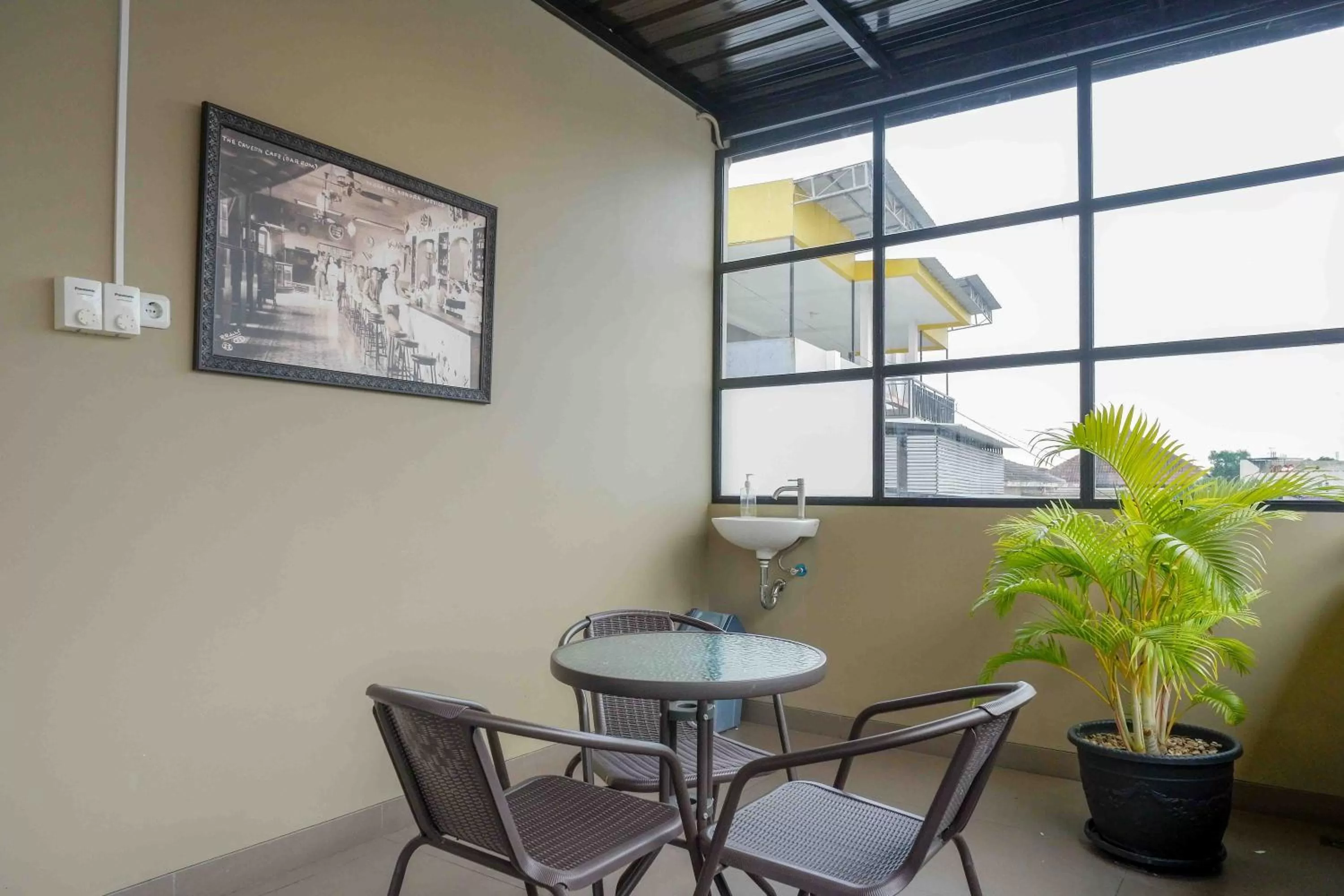 Property building in Sans Hotel Empress Simpang Lima