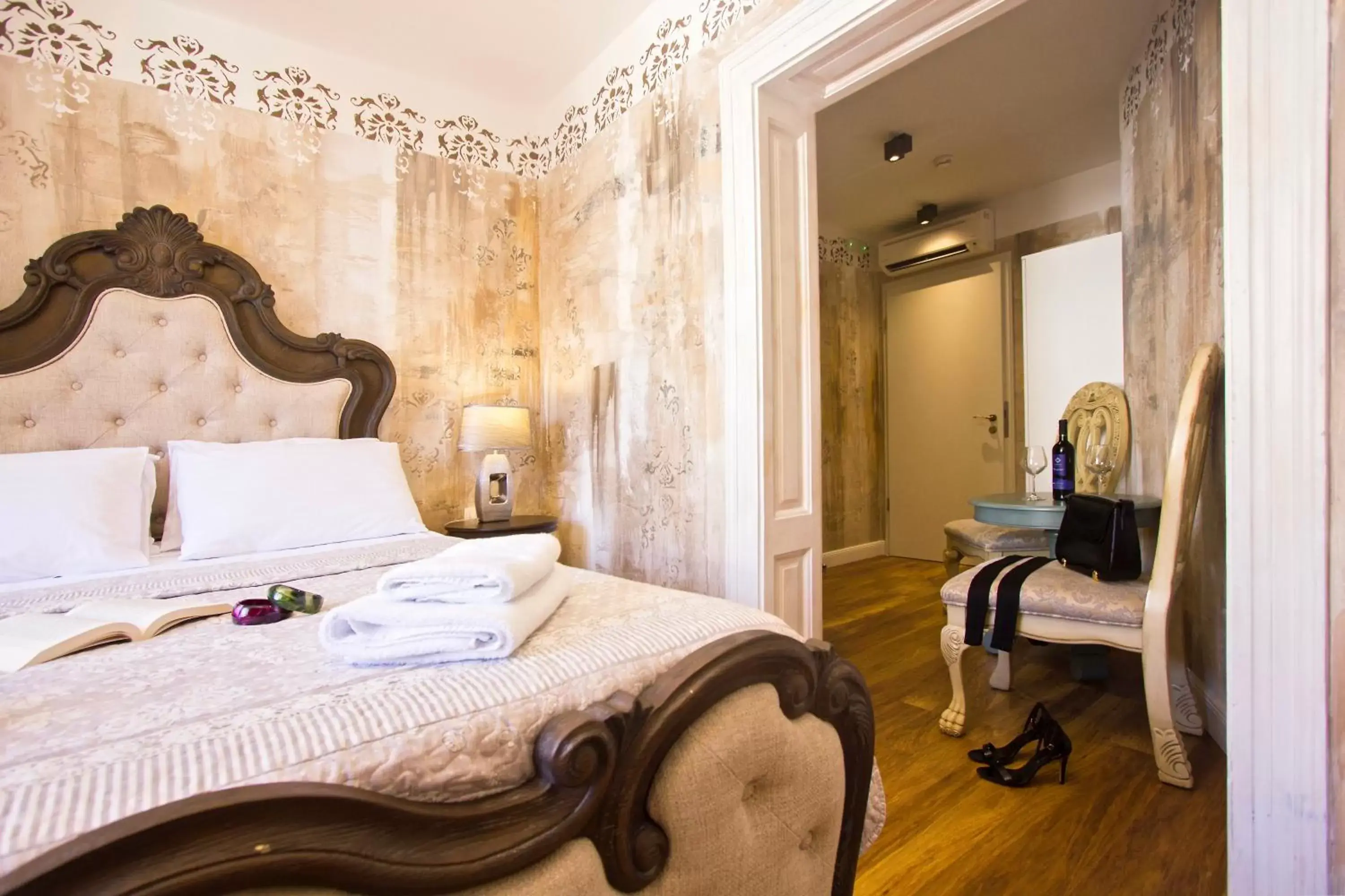 Bed in Plaza Marchi Old Town - MAG Quaint & Elegant Boutique Hotels