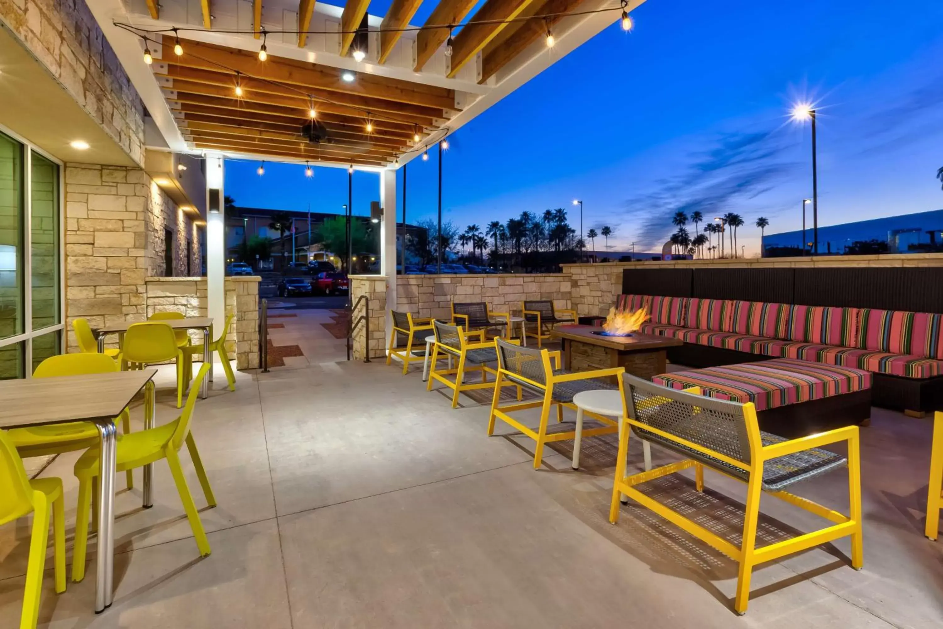 Patio, Restaurant/Places to Eat in Home2 Suites By Hilton Tucson Airport, Az