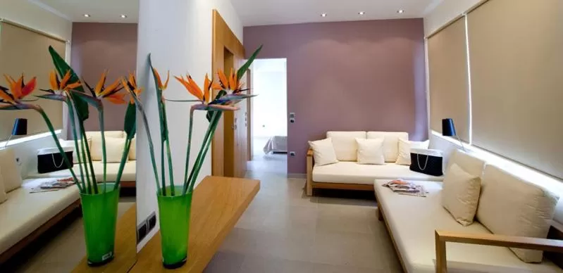 Living room in Semiramis City Hotel