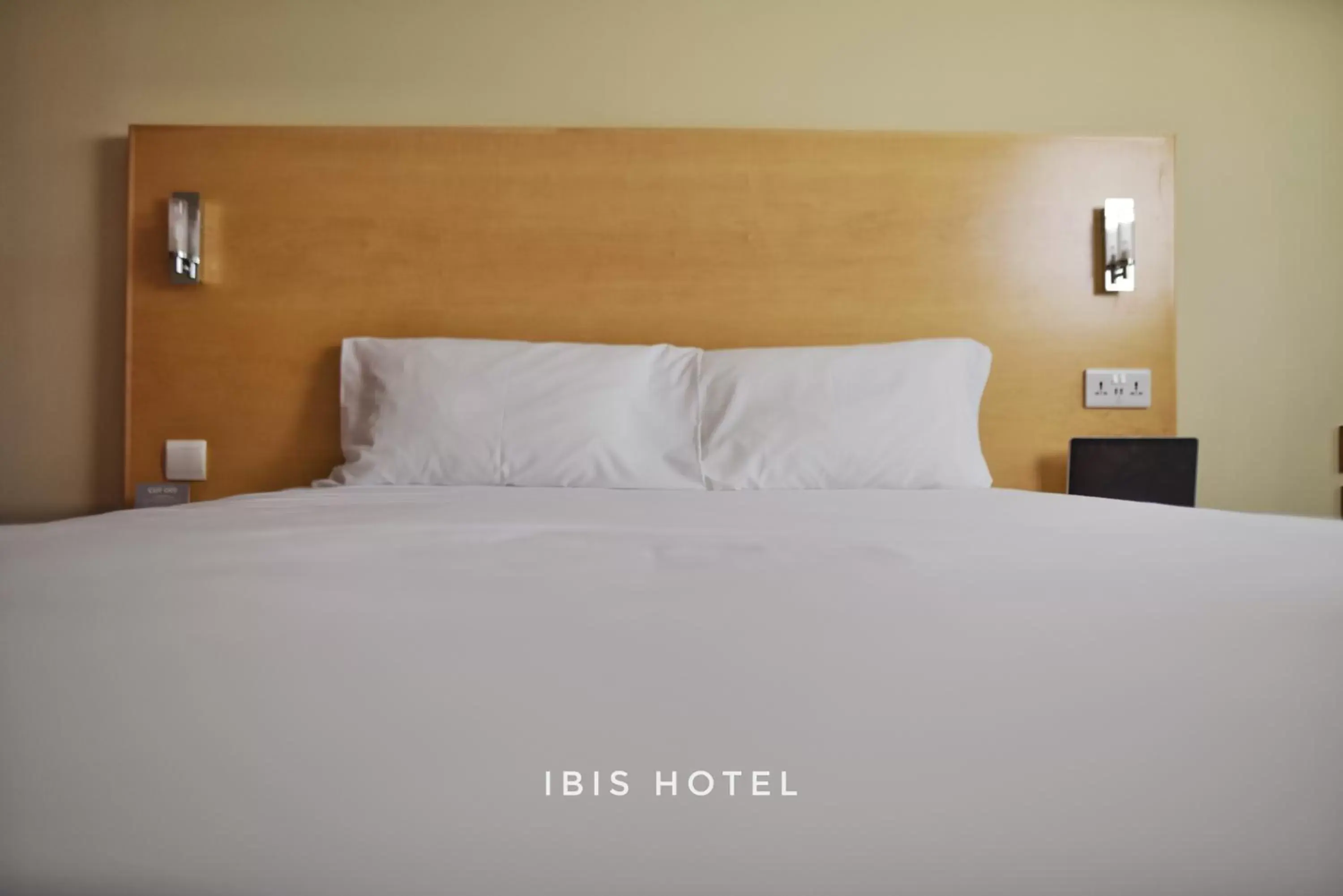 Bed in ibis Sharq