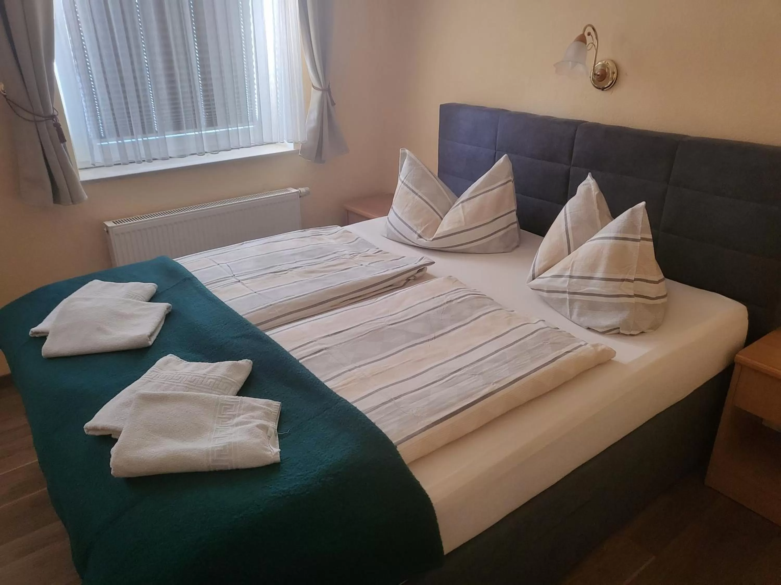 Bed in Pension Kuehnauer Hof