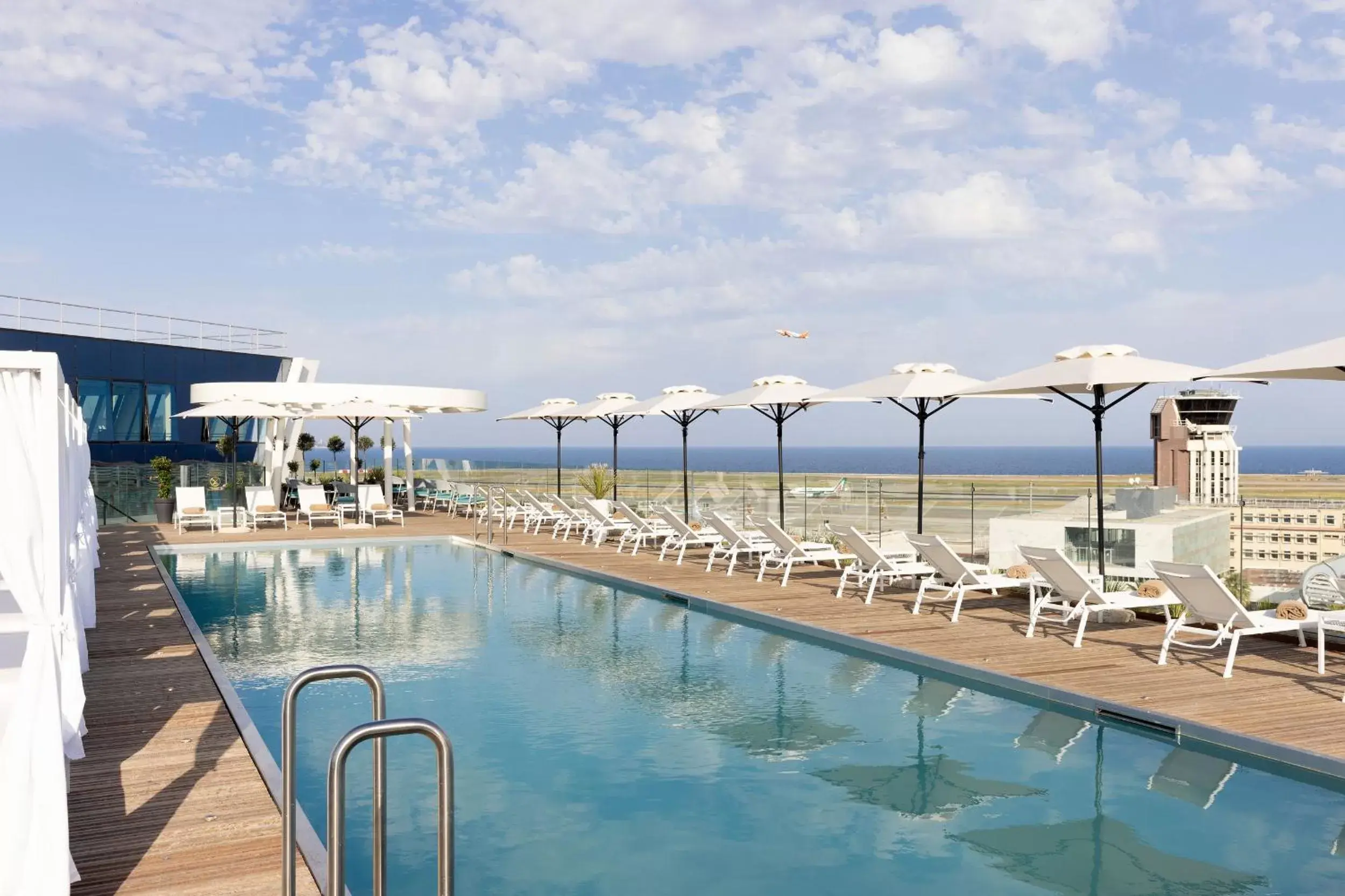 Swimming Pool in Sheraton Nice Airport