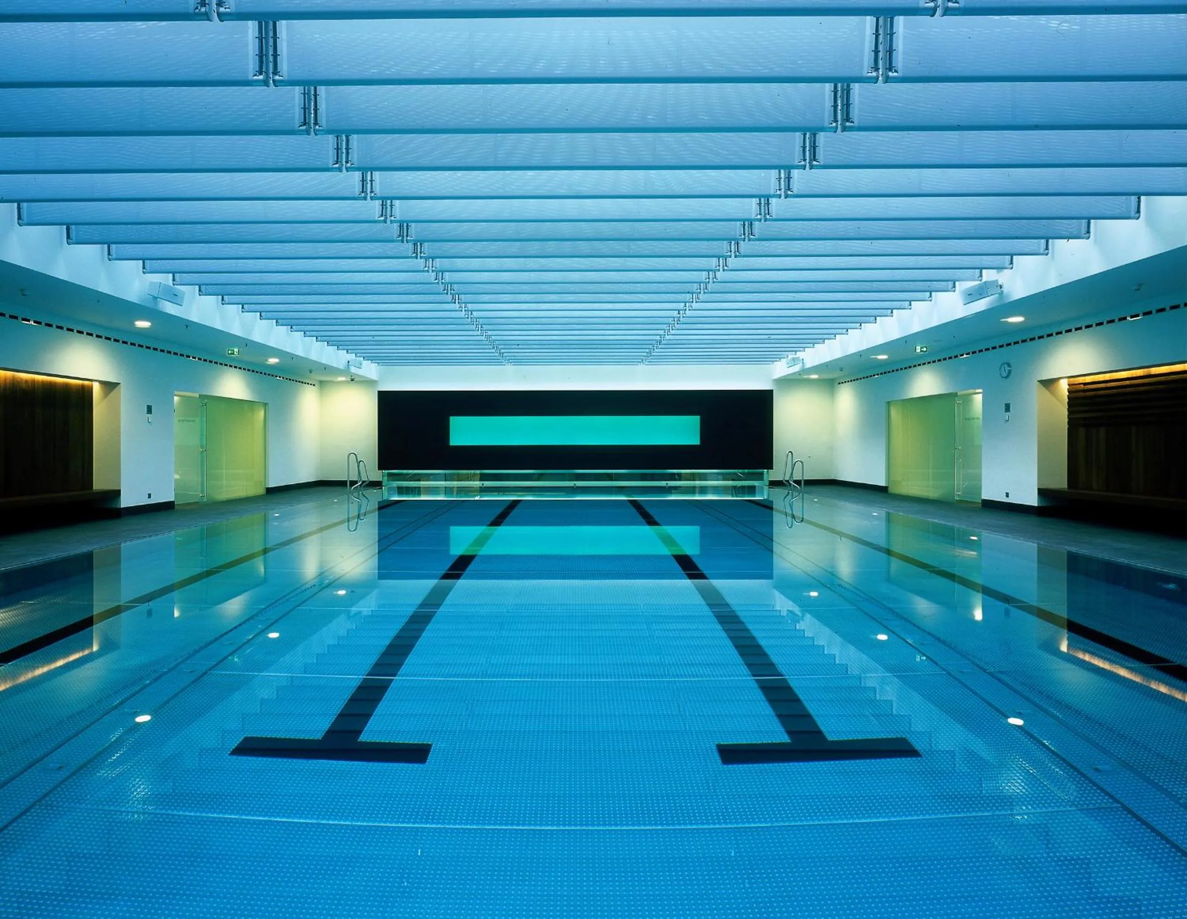 Swimming pool in Dorint Hotel am Heumarkt Köln
