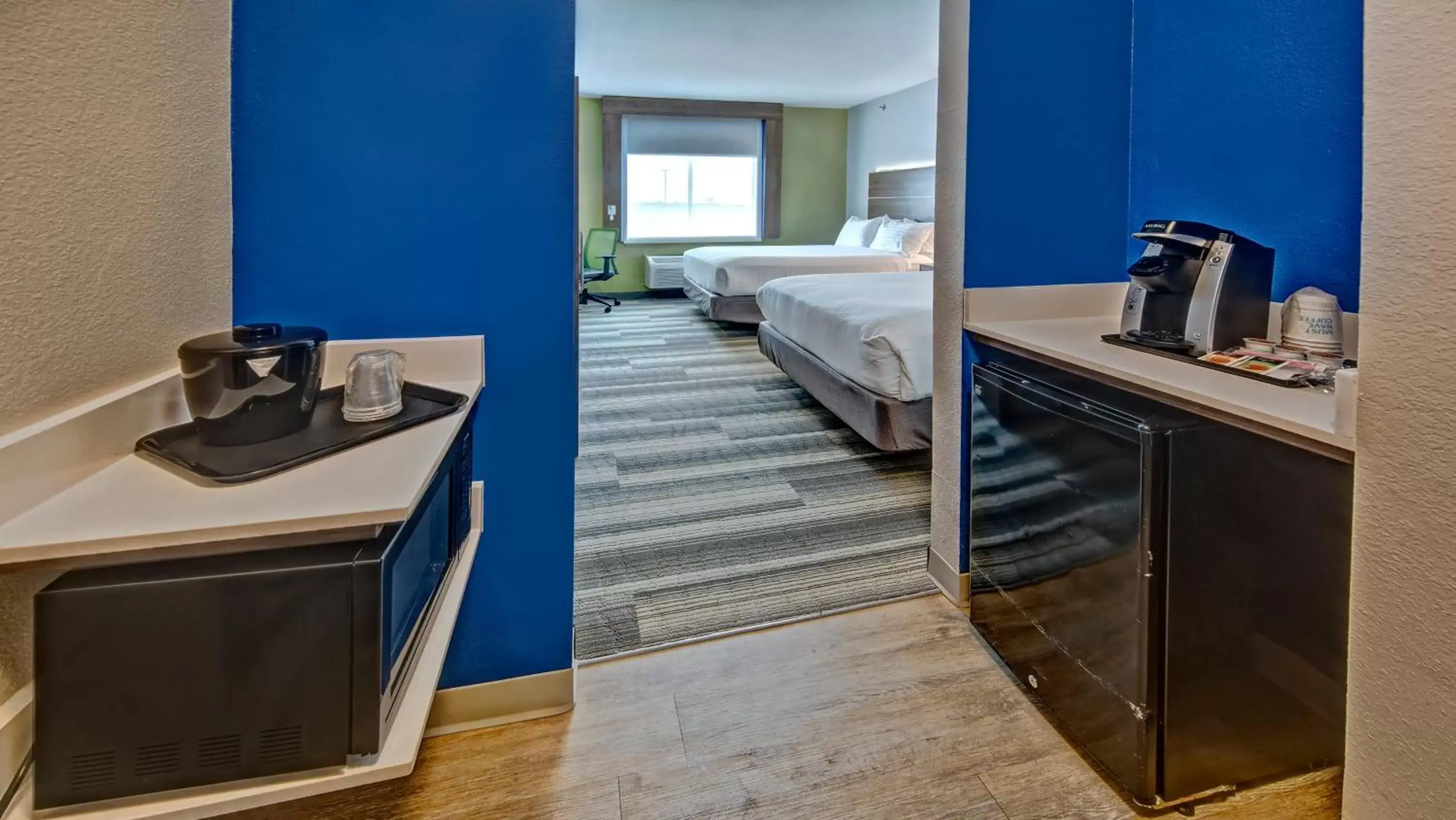 Photo of the whole room, Kitchen/Kitchenette in Holiday Inn Express Hotel and Suites Corsicana I-45, an IHG Hotel