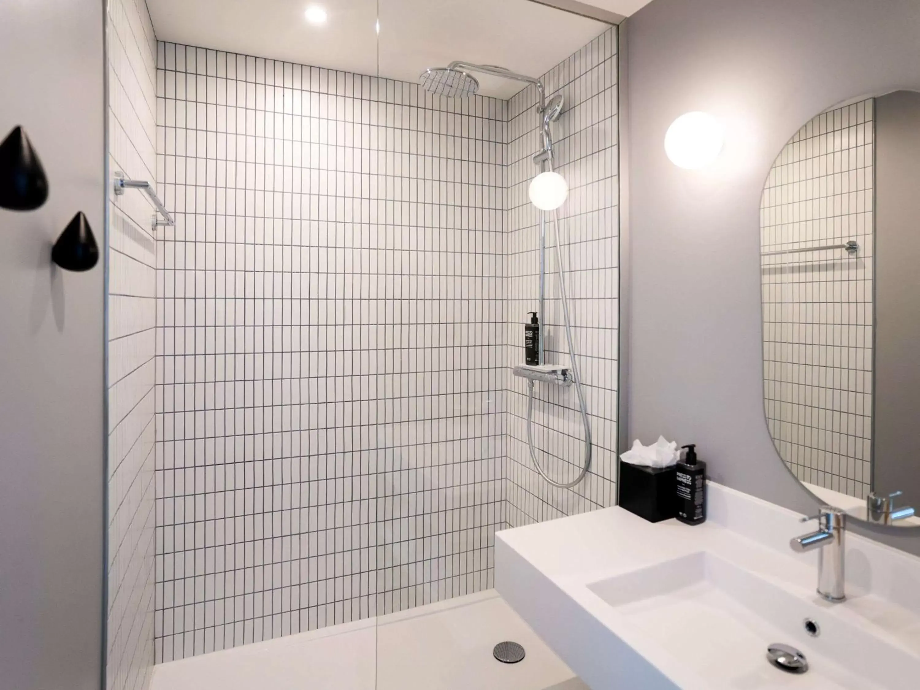 Bathroom in ibis Styles Paris Romainville