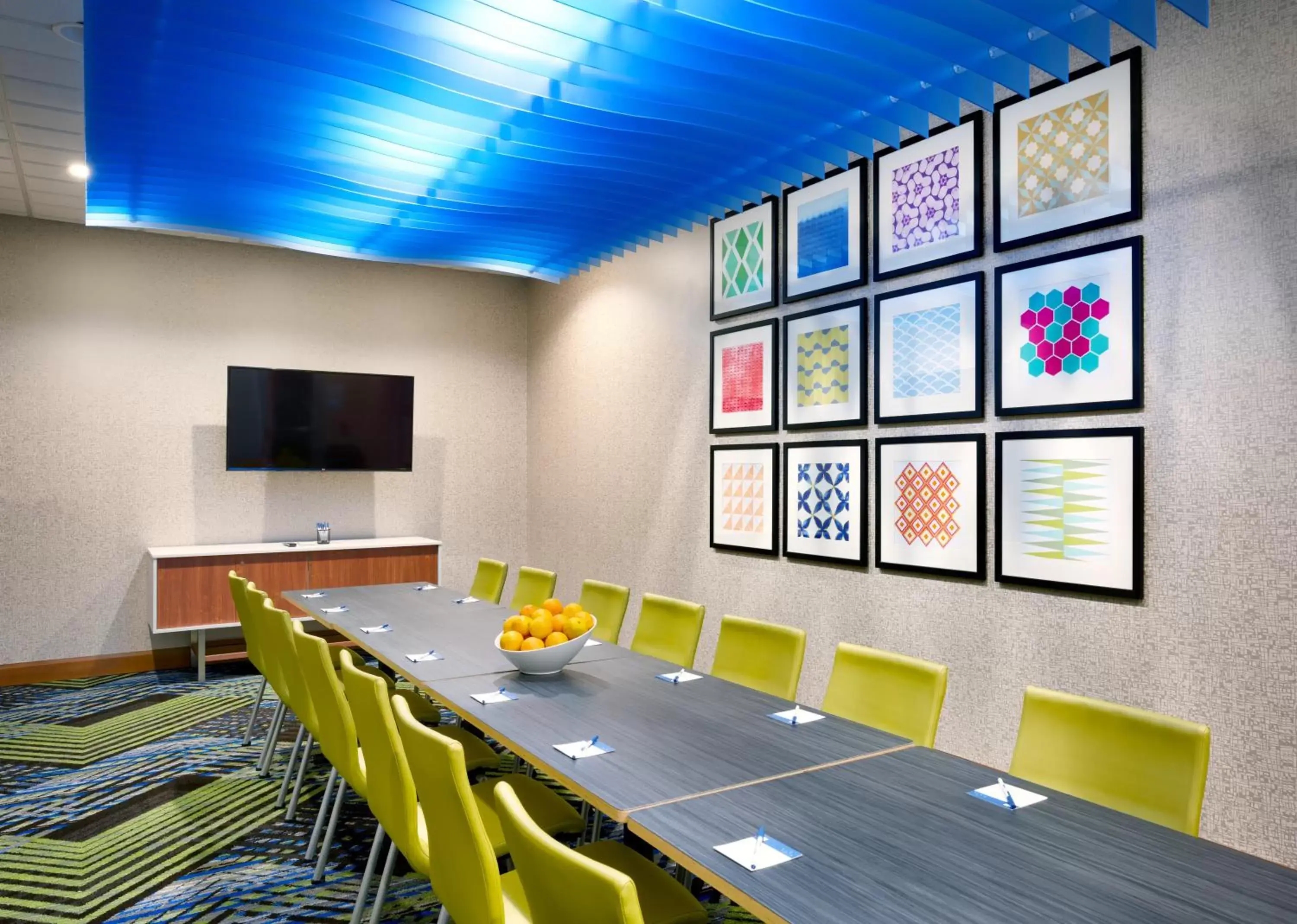 Meeting/conference room in Holiday Inn Express & Suites - Gainesville I-75, an IHG Hotel