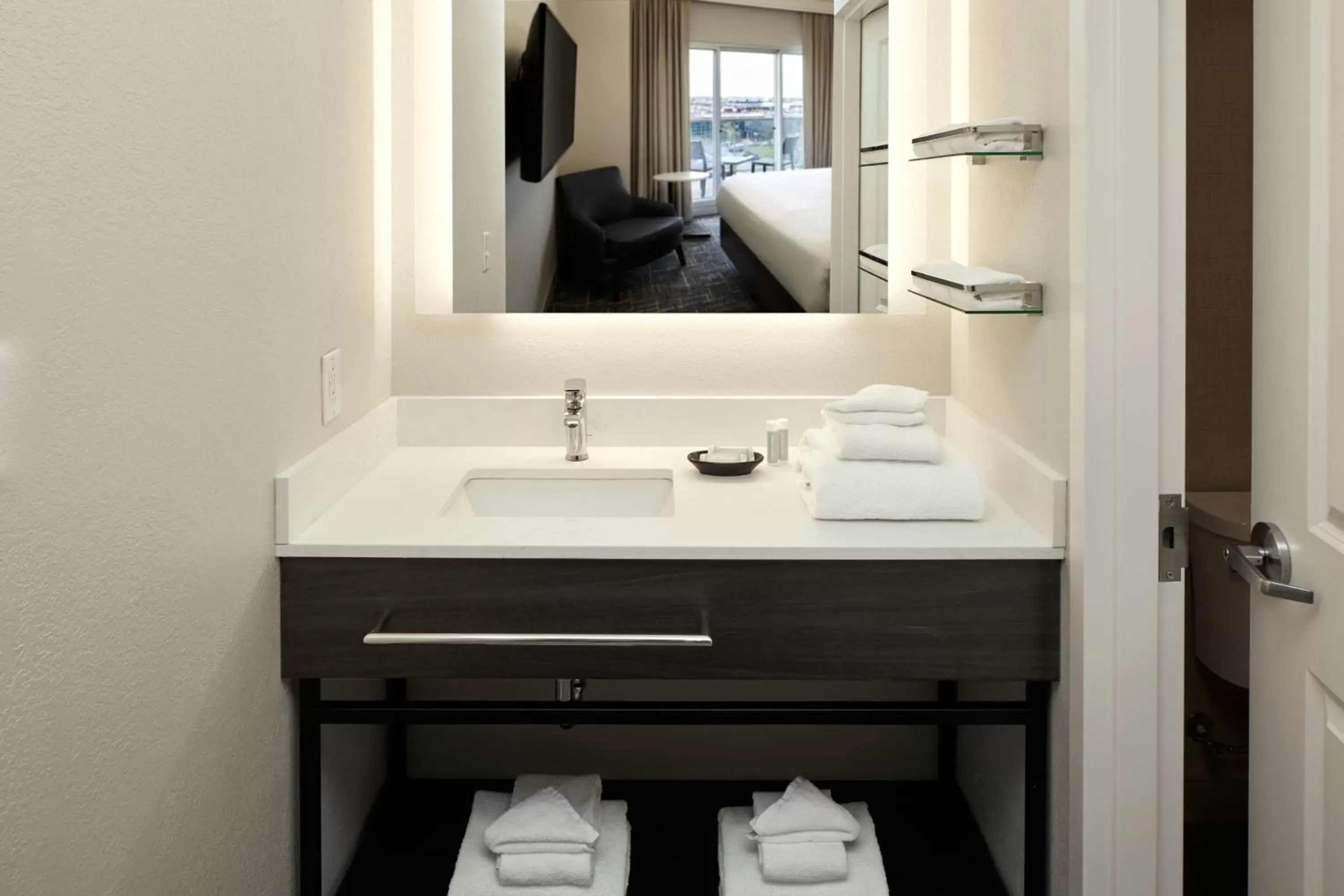Bedroom, Bathroom in Residence Inn by Marriott Montreal Airport