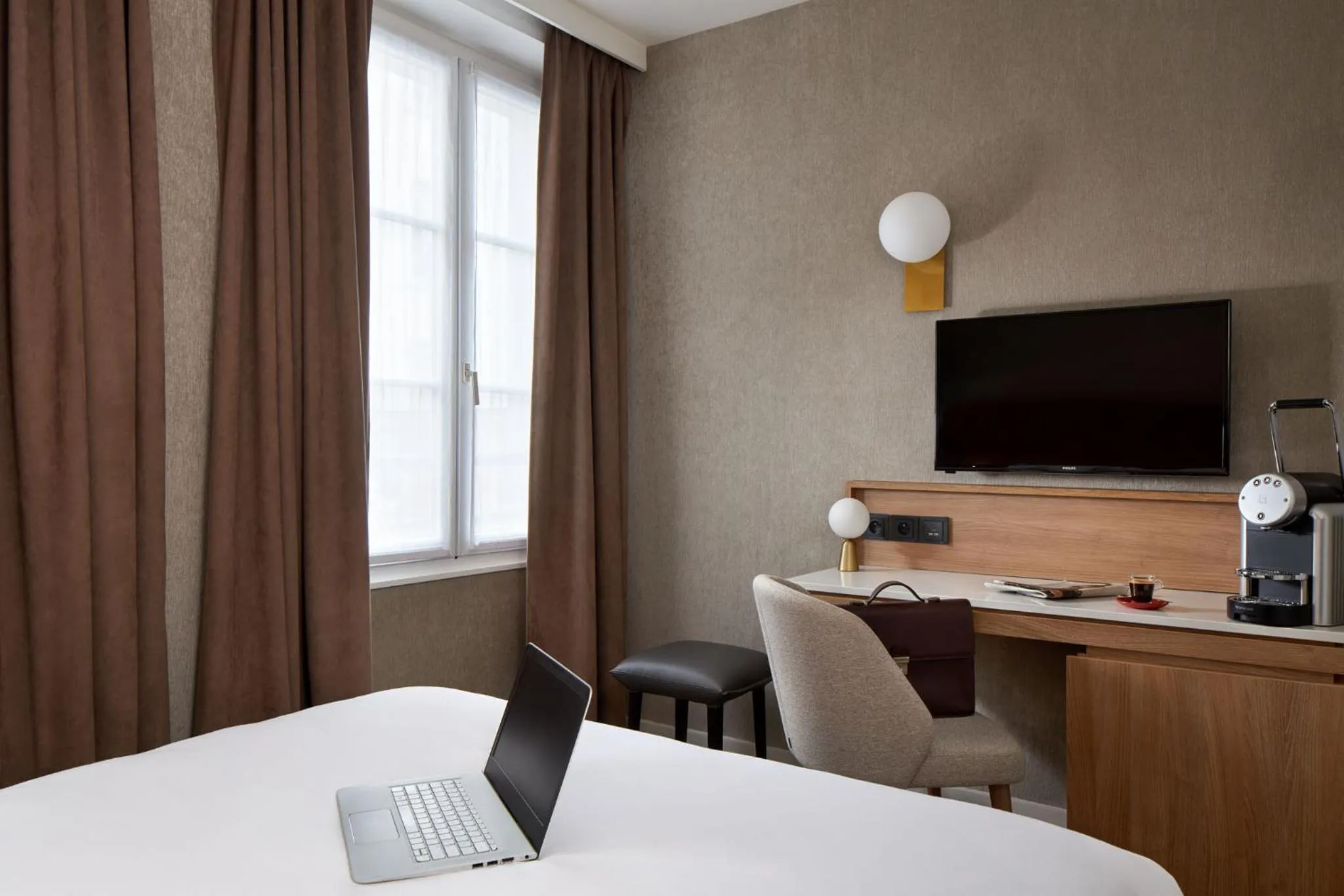 Coffee/tea facilities, Bed in Best Western Saint-Louis - Grand Paris - Vincennes