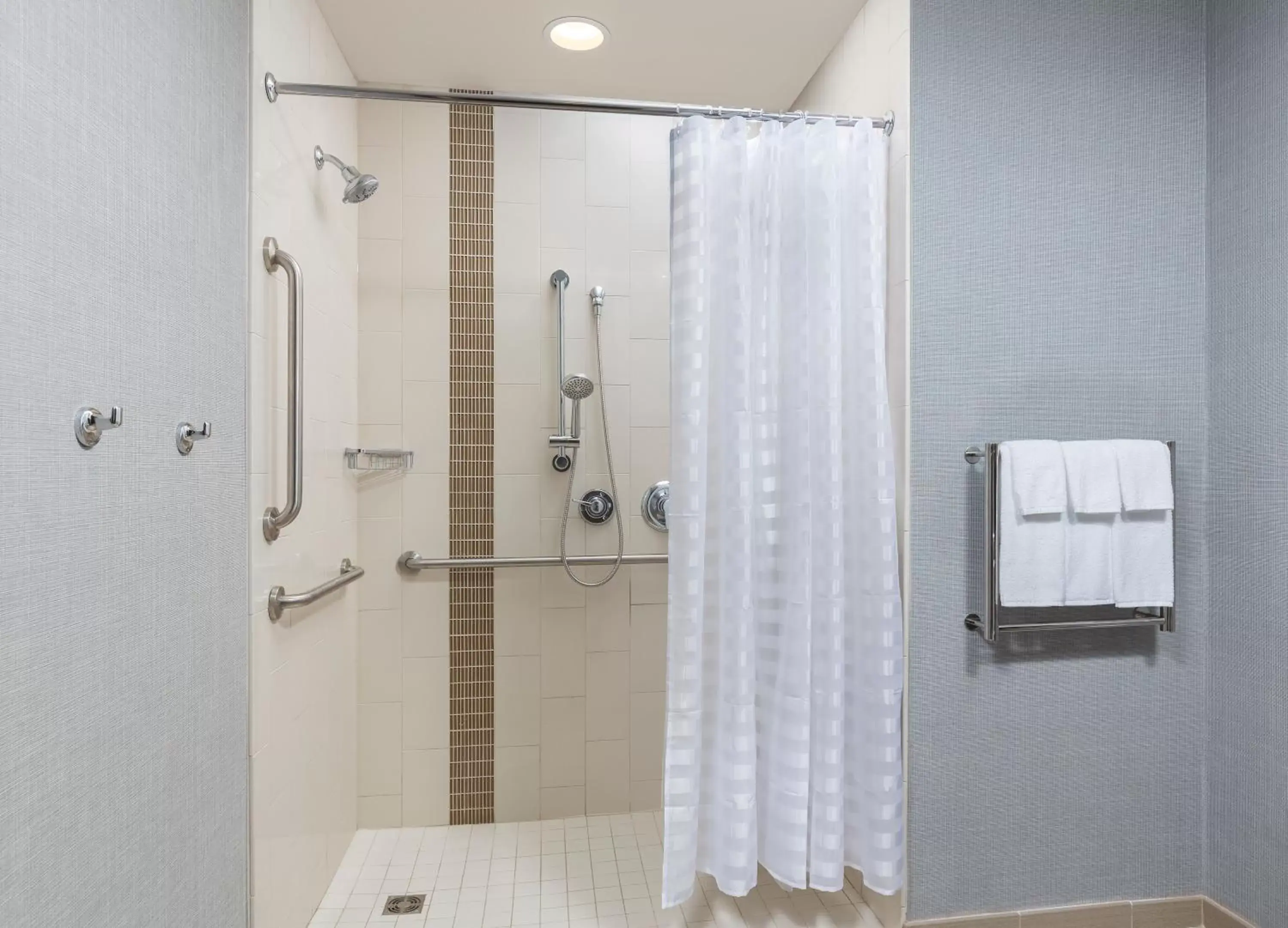 Queen Room with Two Queen Beds and Accessible Tub - Disability Access in Hyatt Place Canton